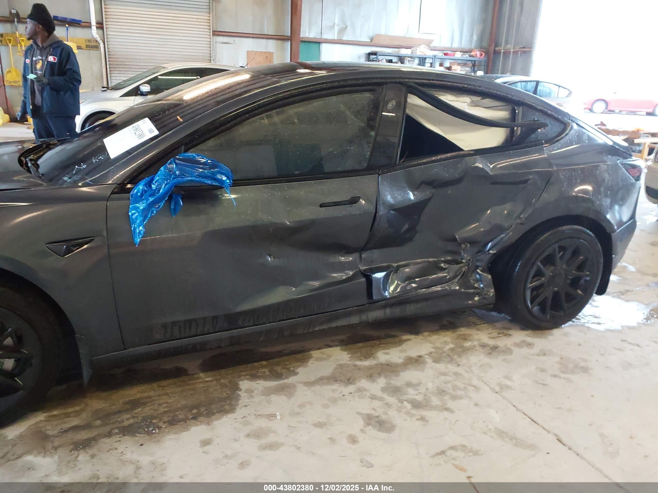 TESLA MODEL image 6