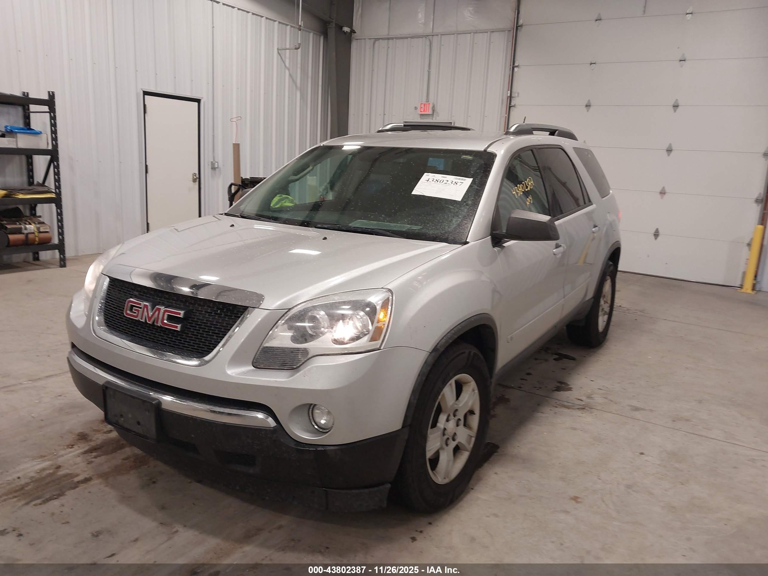 GMC ACADIA image 2