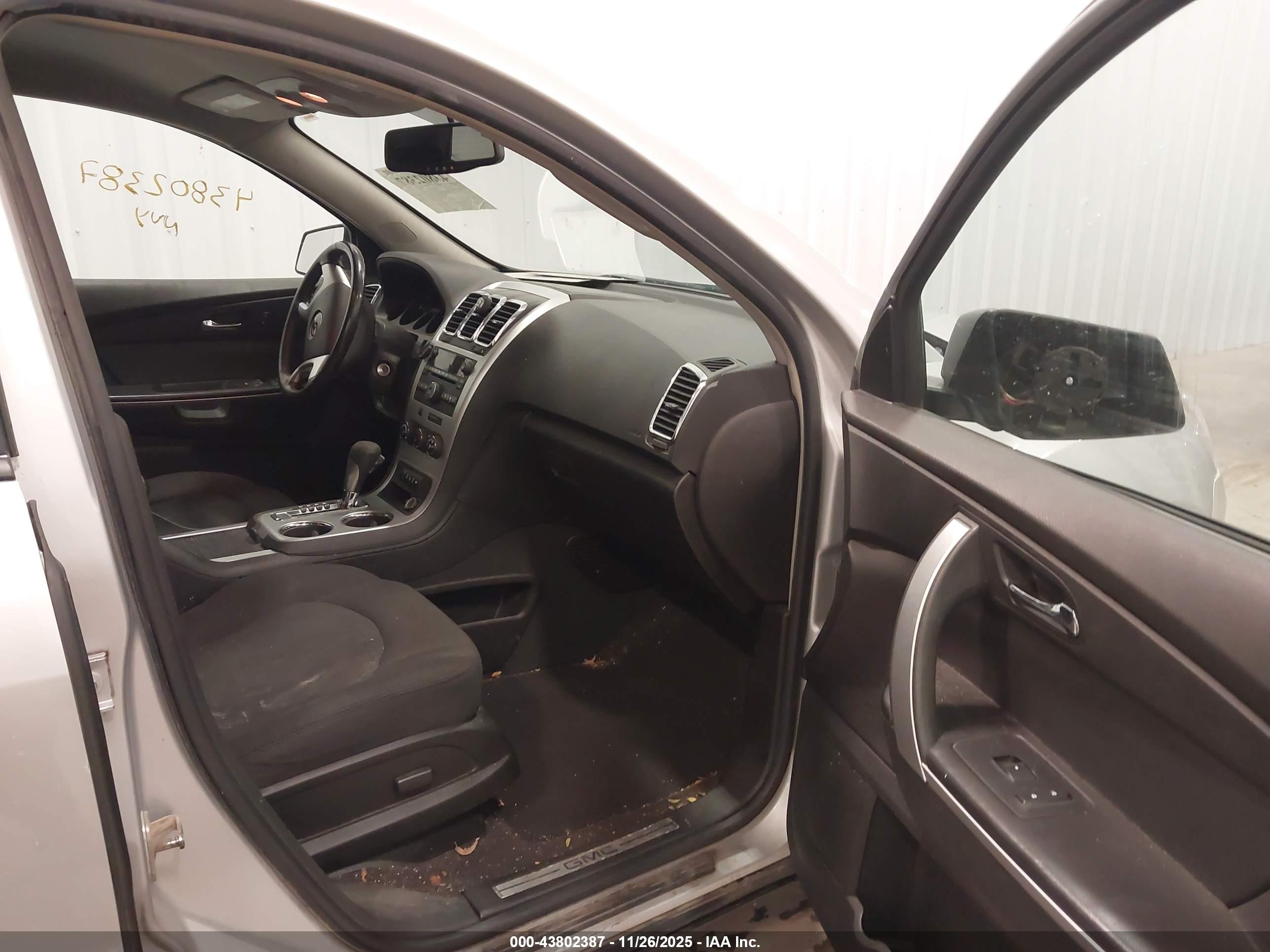 GMC ACADIA image 5