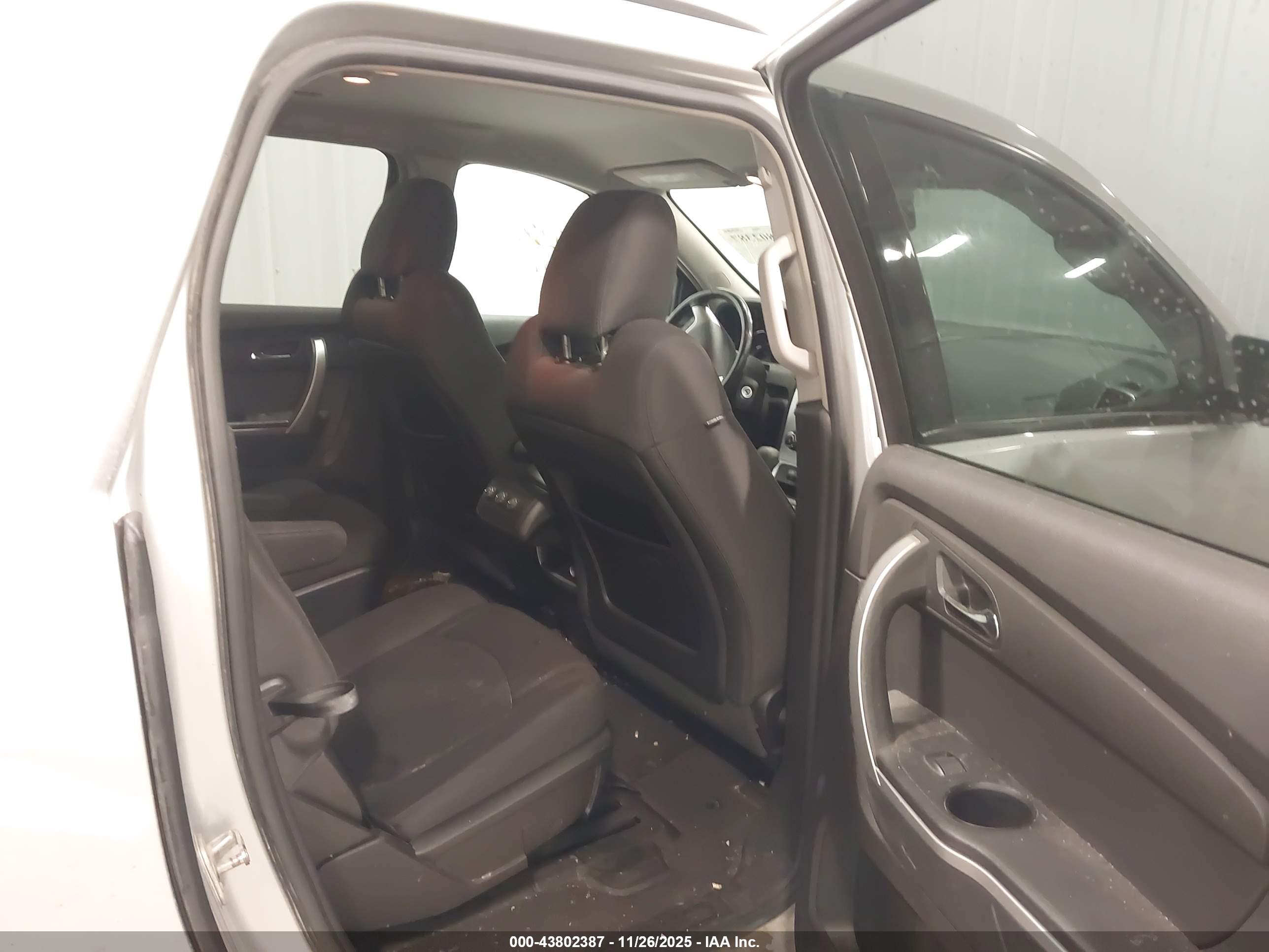 GMC ACADIA image 8