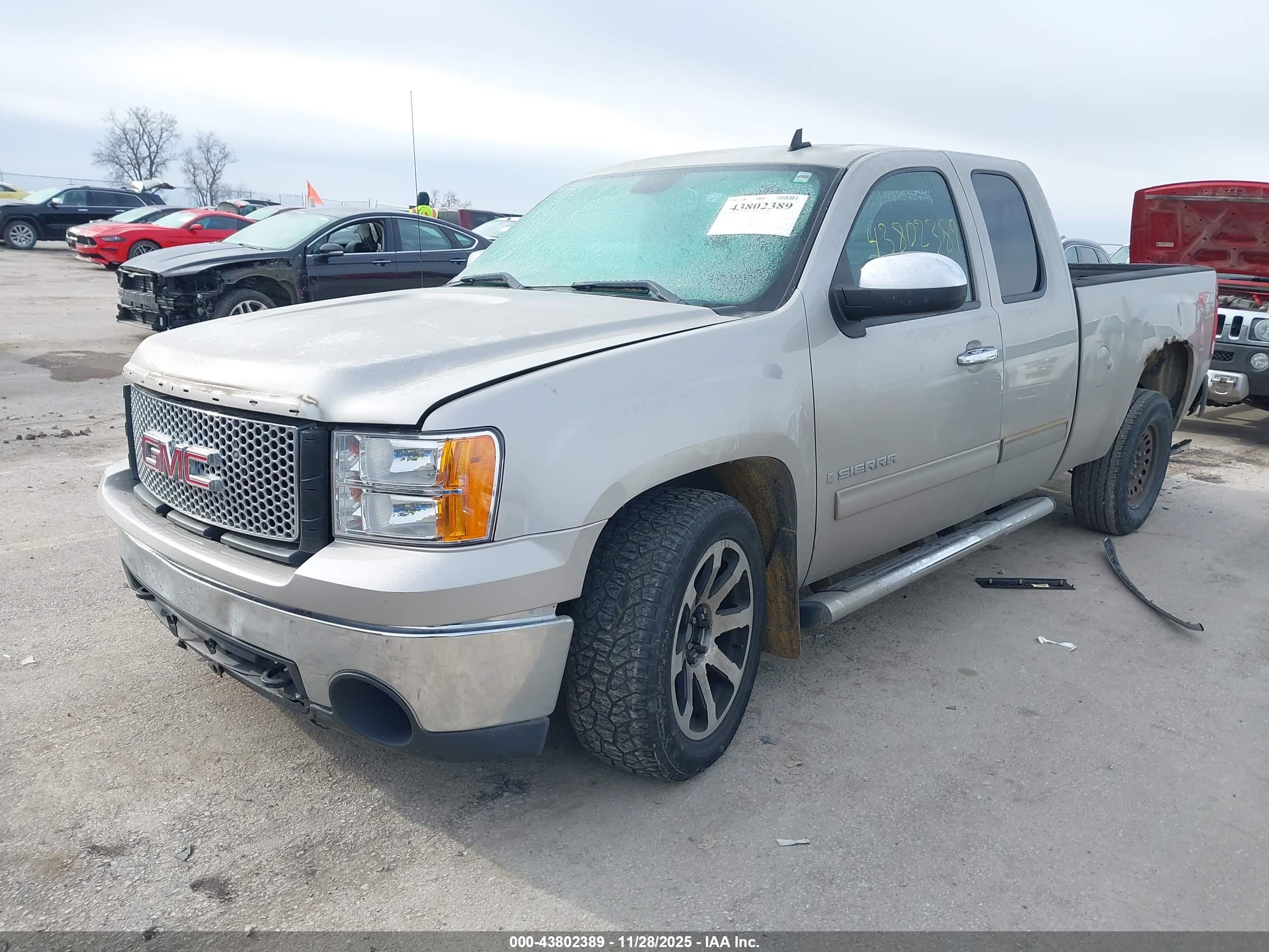 GMC SIERRA image 2