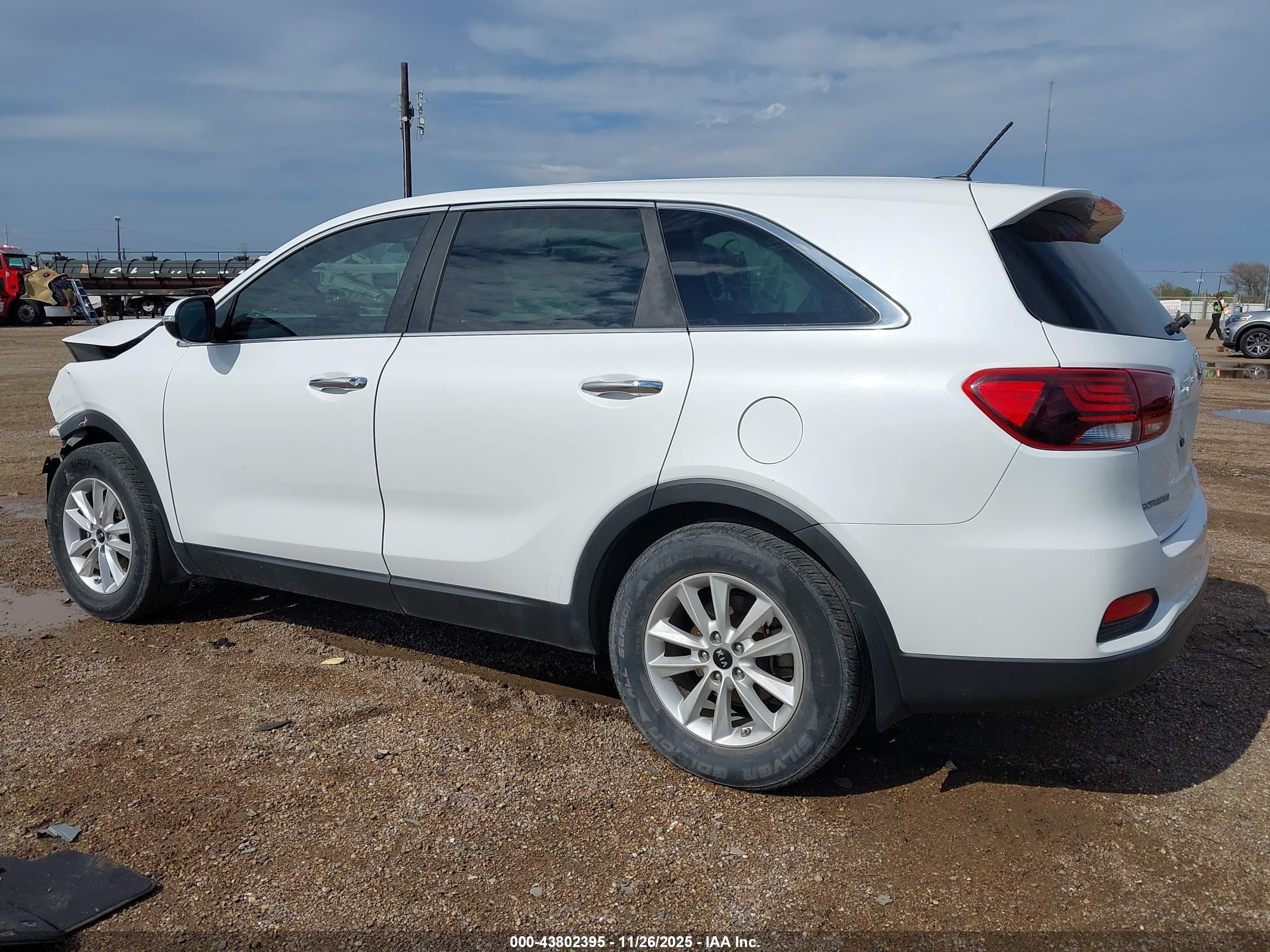 KIA SORENTO image 3