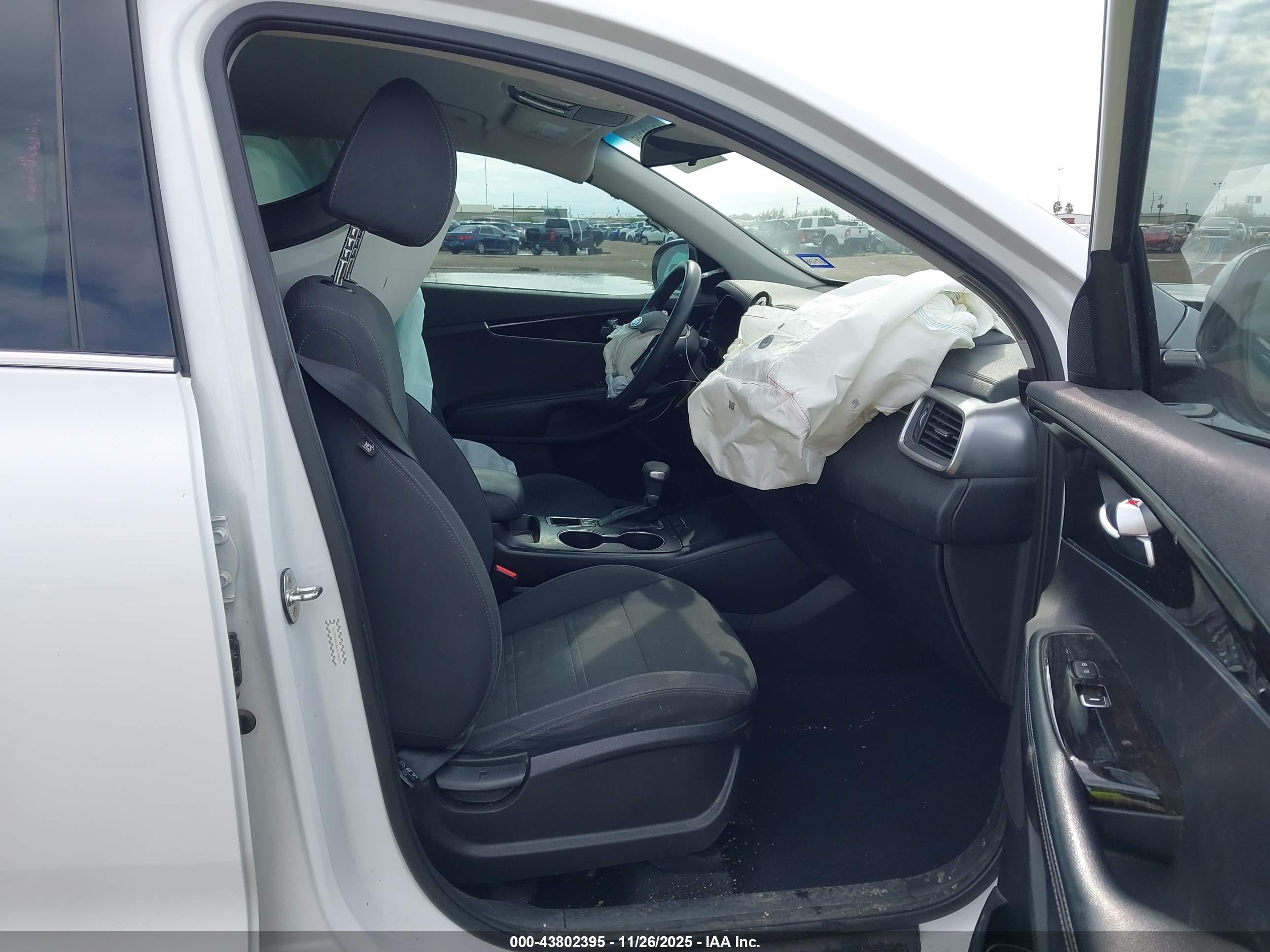 KIA SORENTO image 5