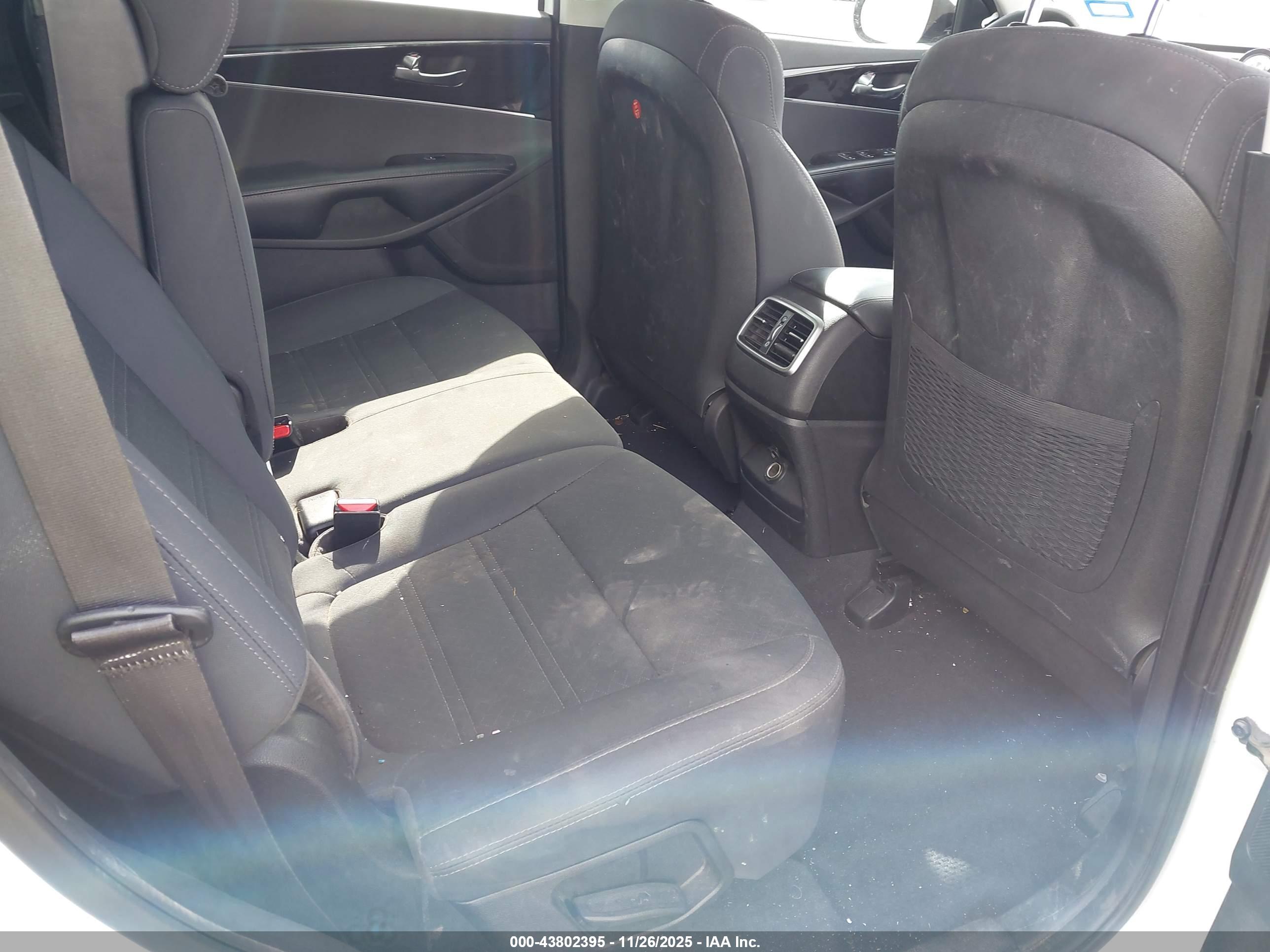 KIA SORENTO image 8