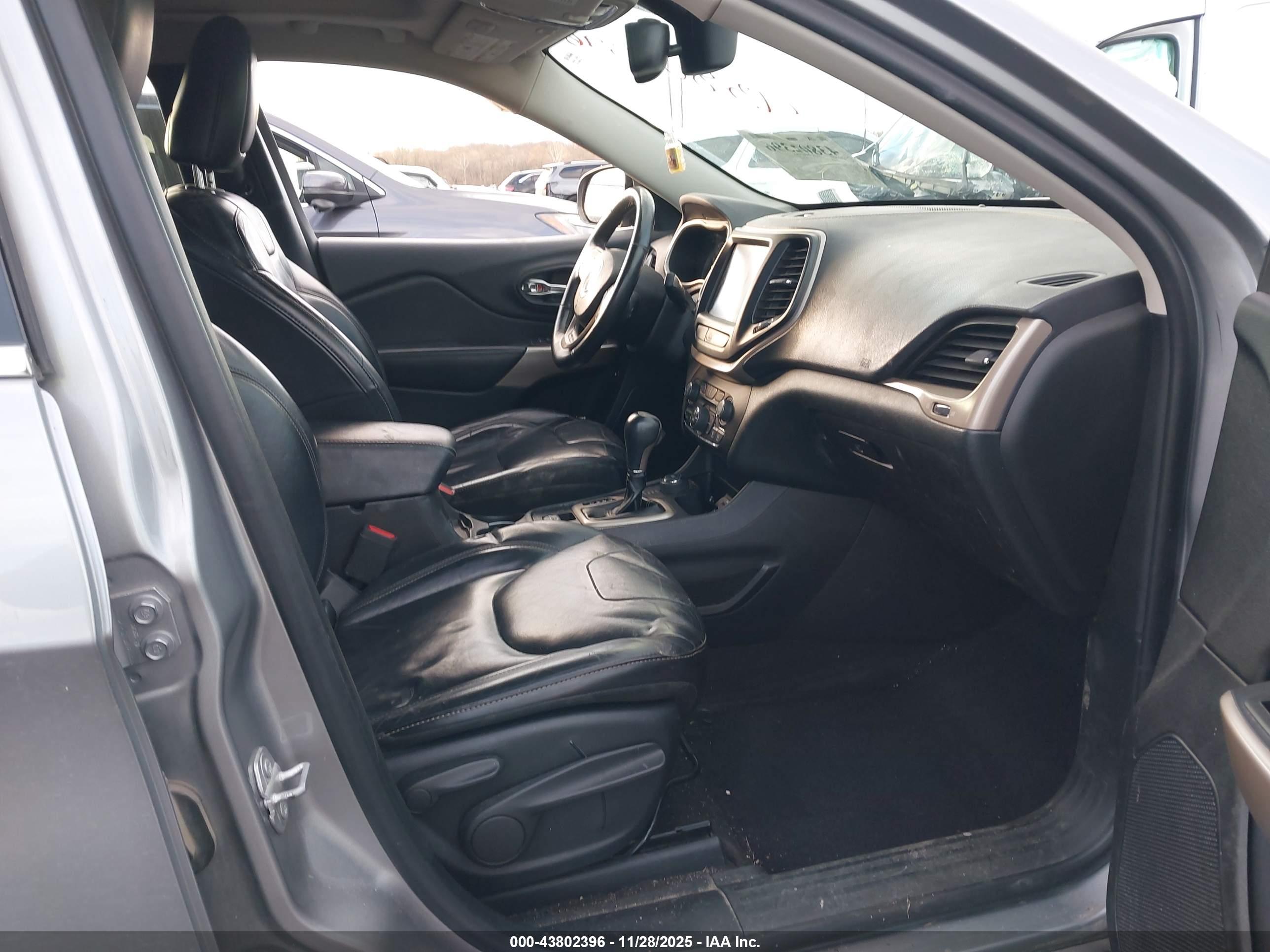 JEEP CHEROKEE image 5