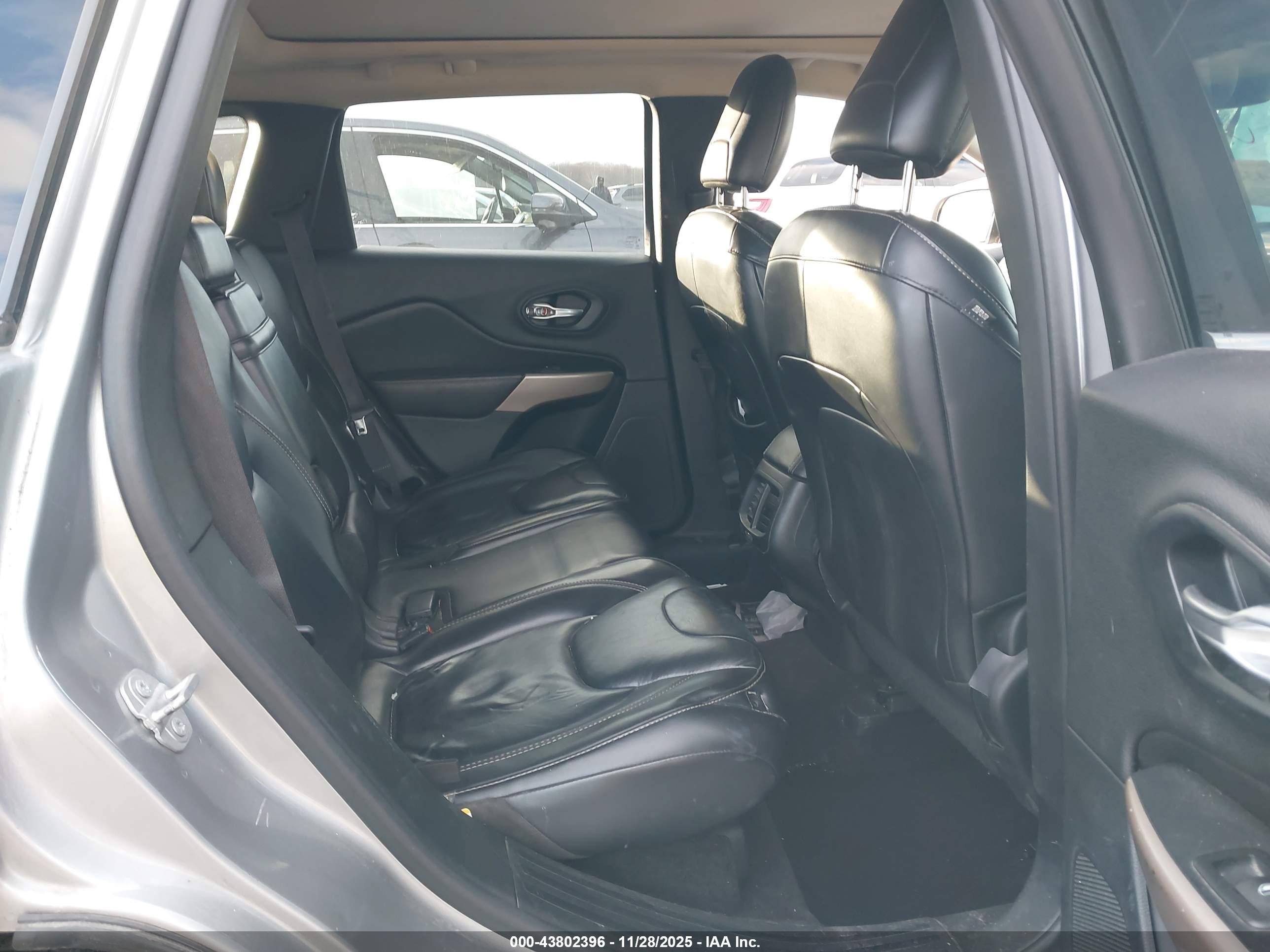 JEEP CHEROKEE image 8