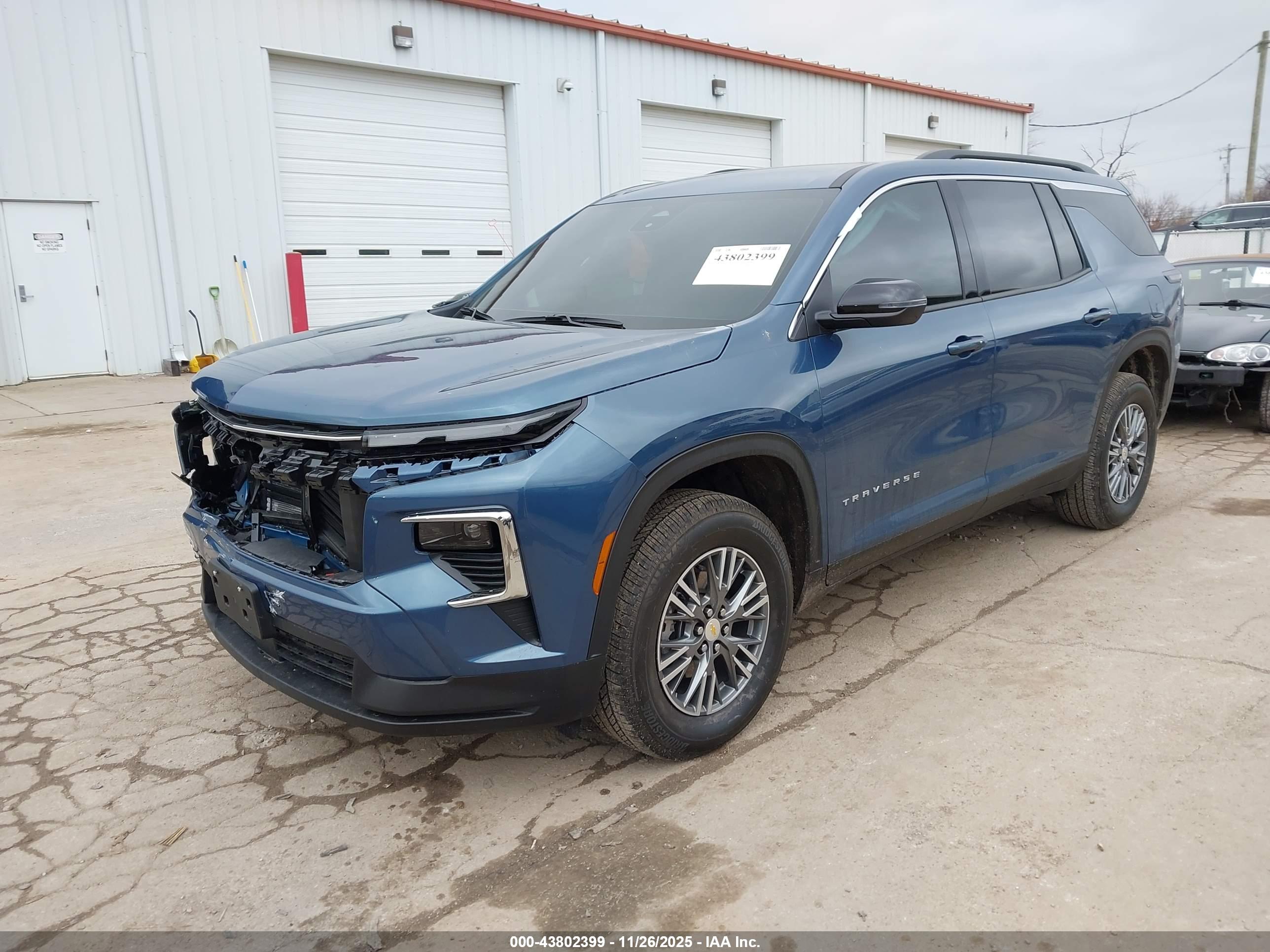 CHEVROLET TRAVERSE image 2