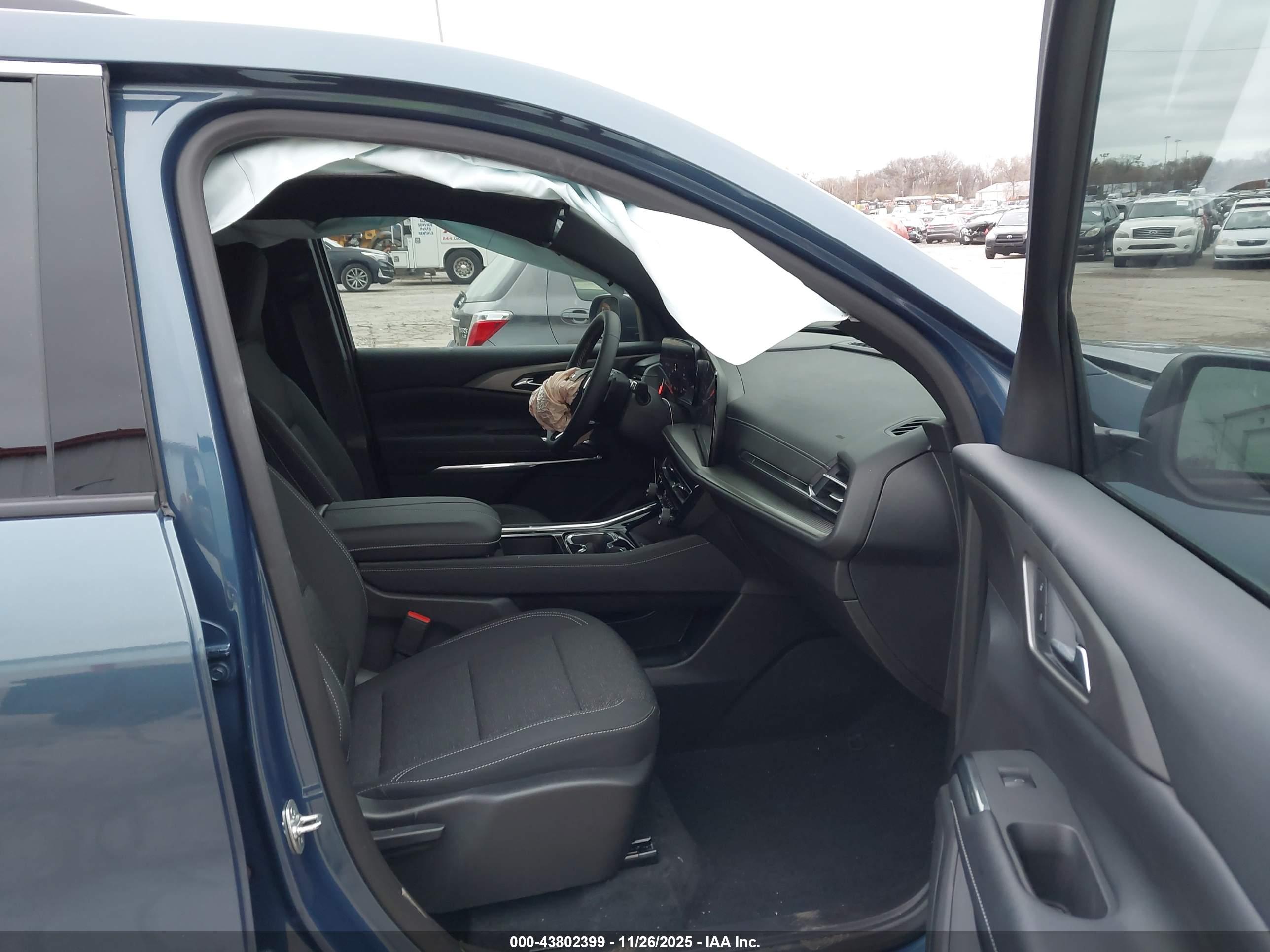 CHEVROLET TRAVERSE image 5