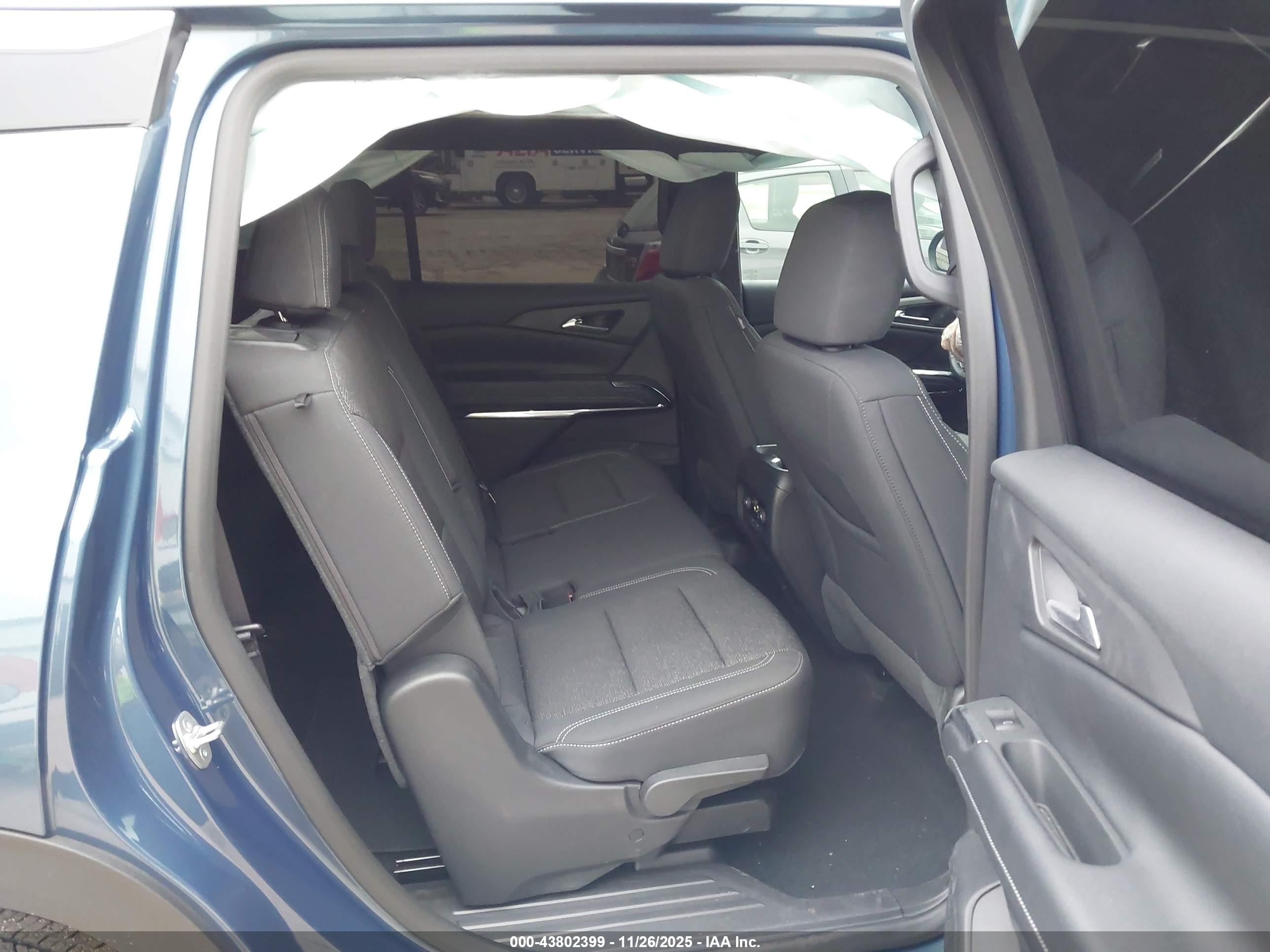 CHEVROLET TRAVERSE image 8