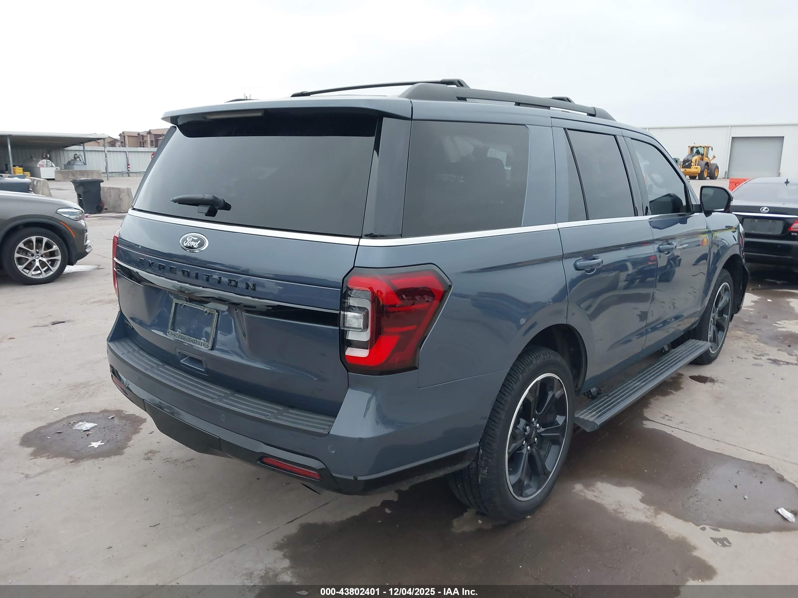 FORD EXPEDITION image 4