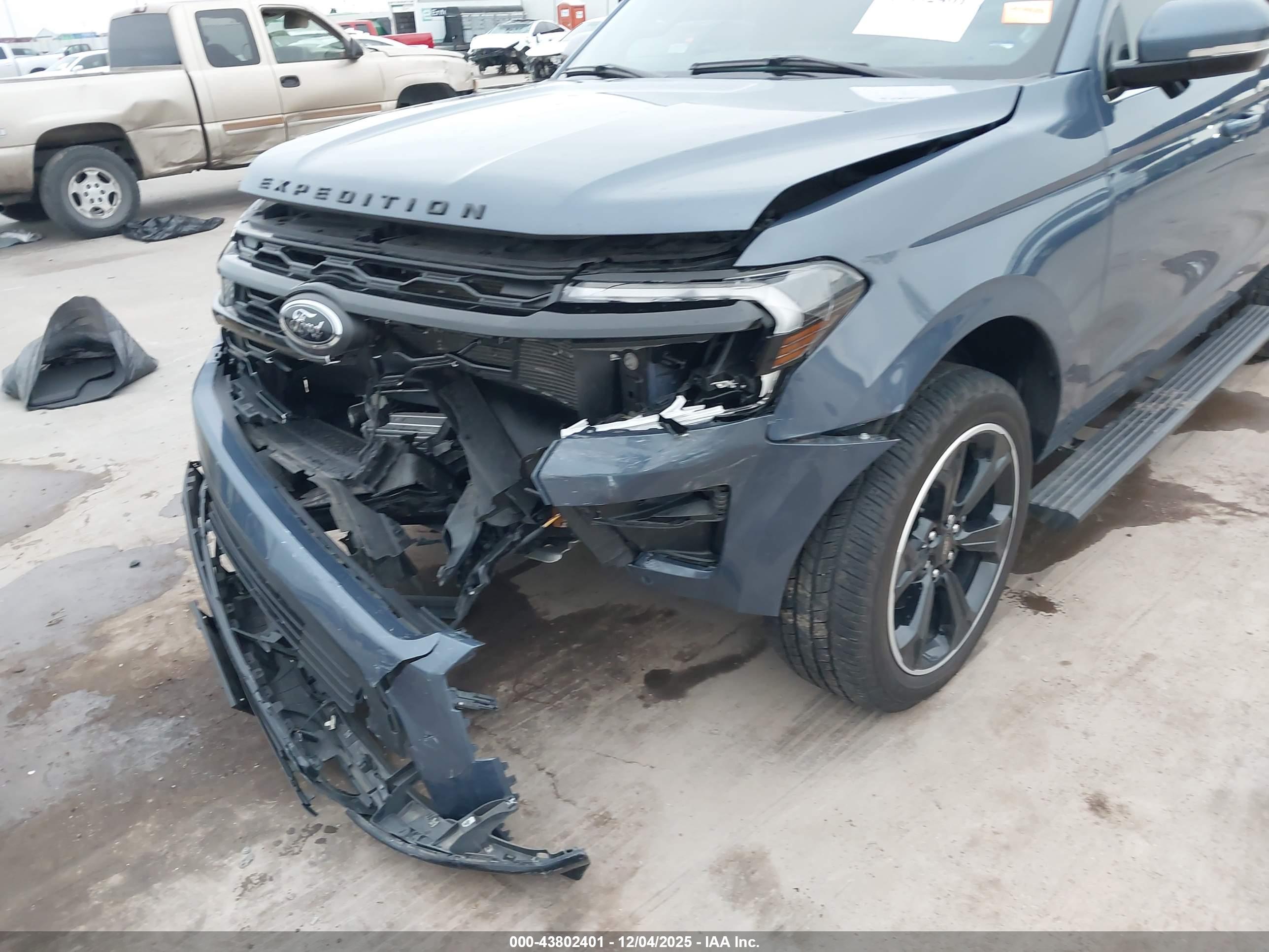 FORD EXPEDITION image 6