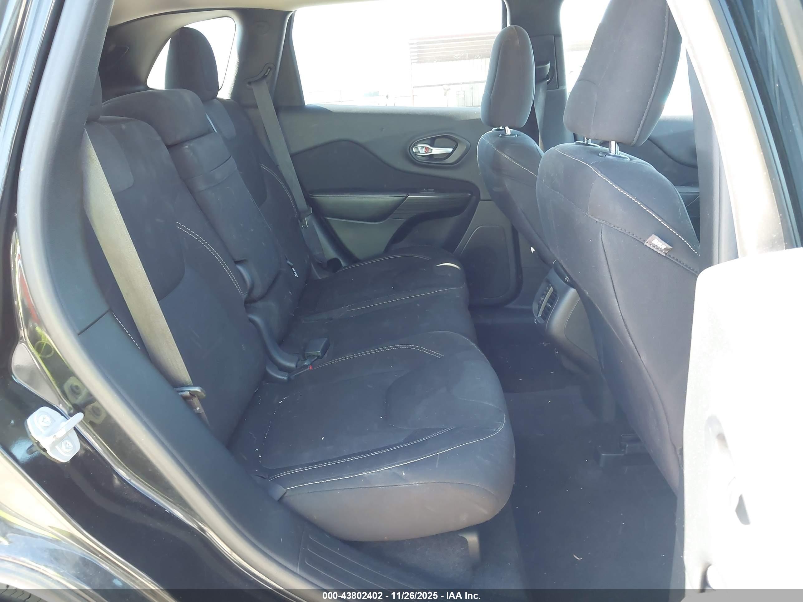 JEEP CHEROKEE image 8