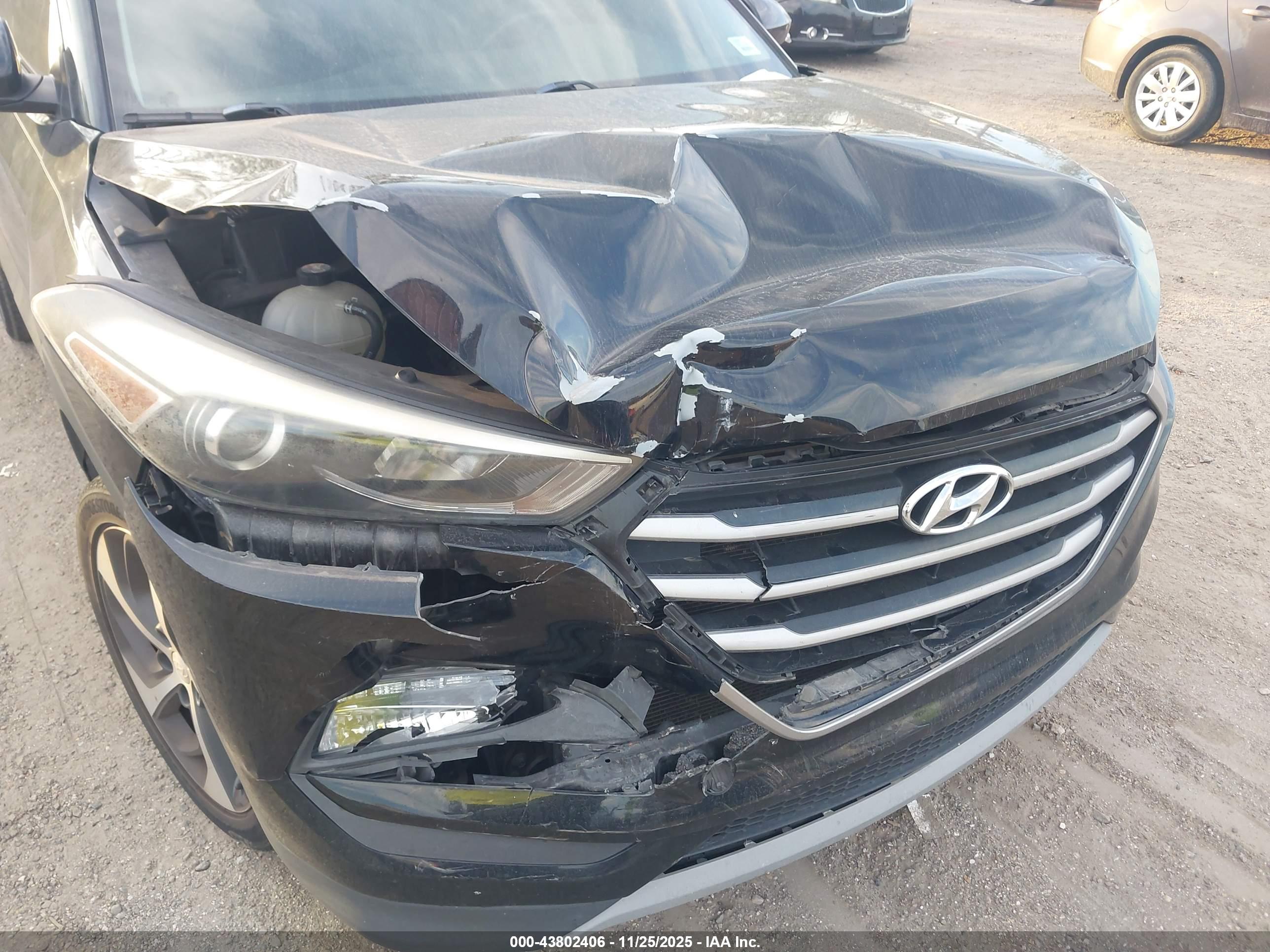 HYUNDAI TUCSON image 6