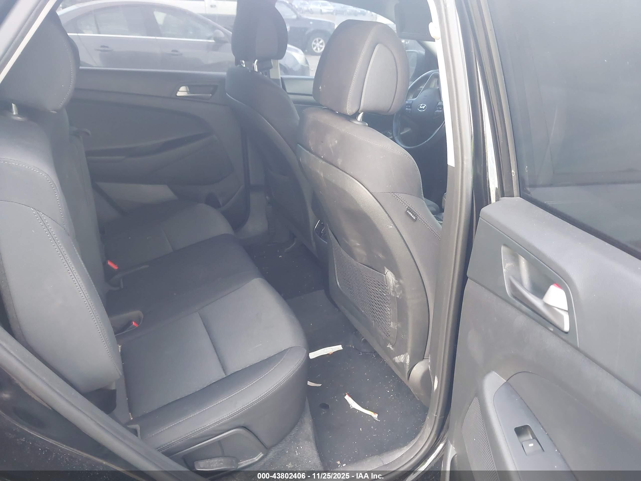 HYUNDAI TUCSON image 8