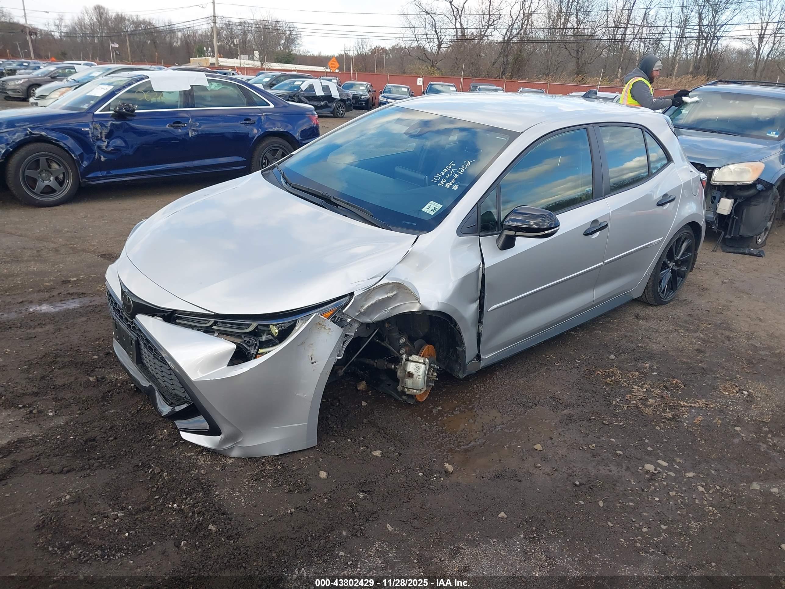 TOYOTA COROLLA image 2