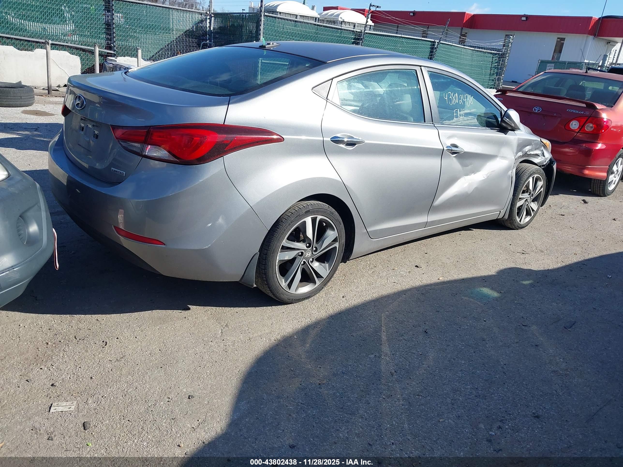 HYUNDAI ELANTRA image 4