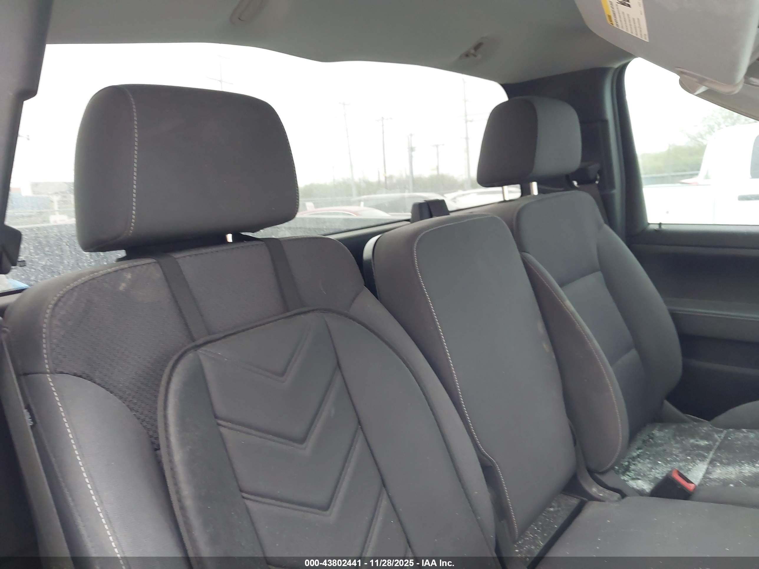 CHEVROLET SILVERADO image 8