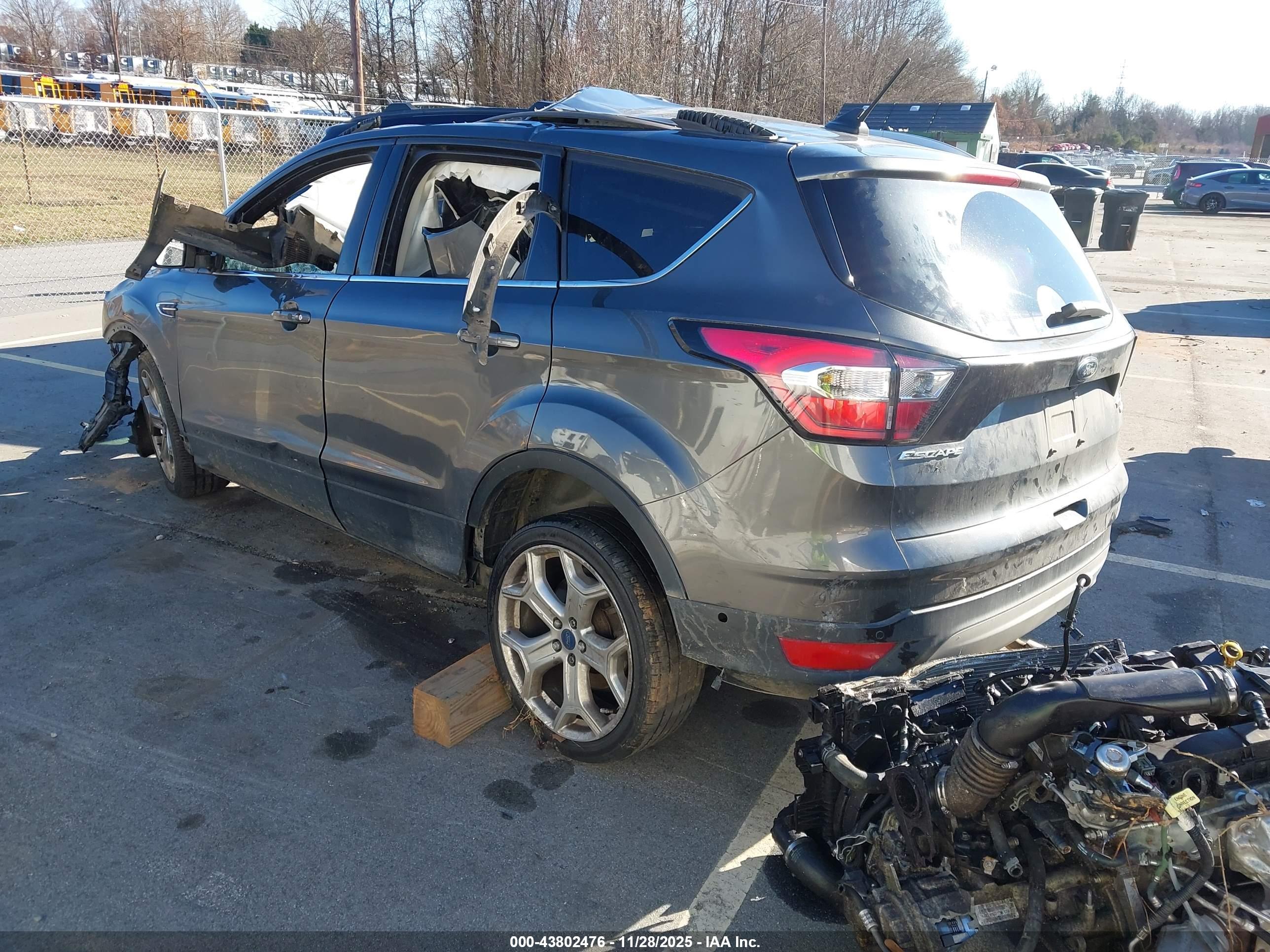 FORD ESCAPE image 3