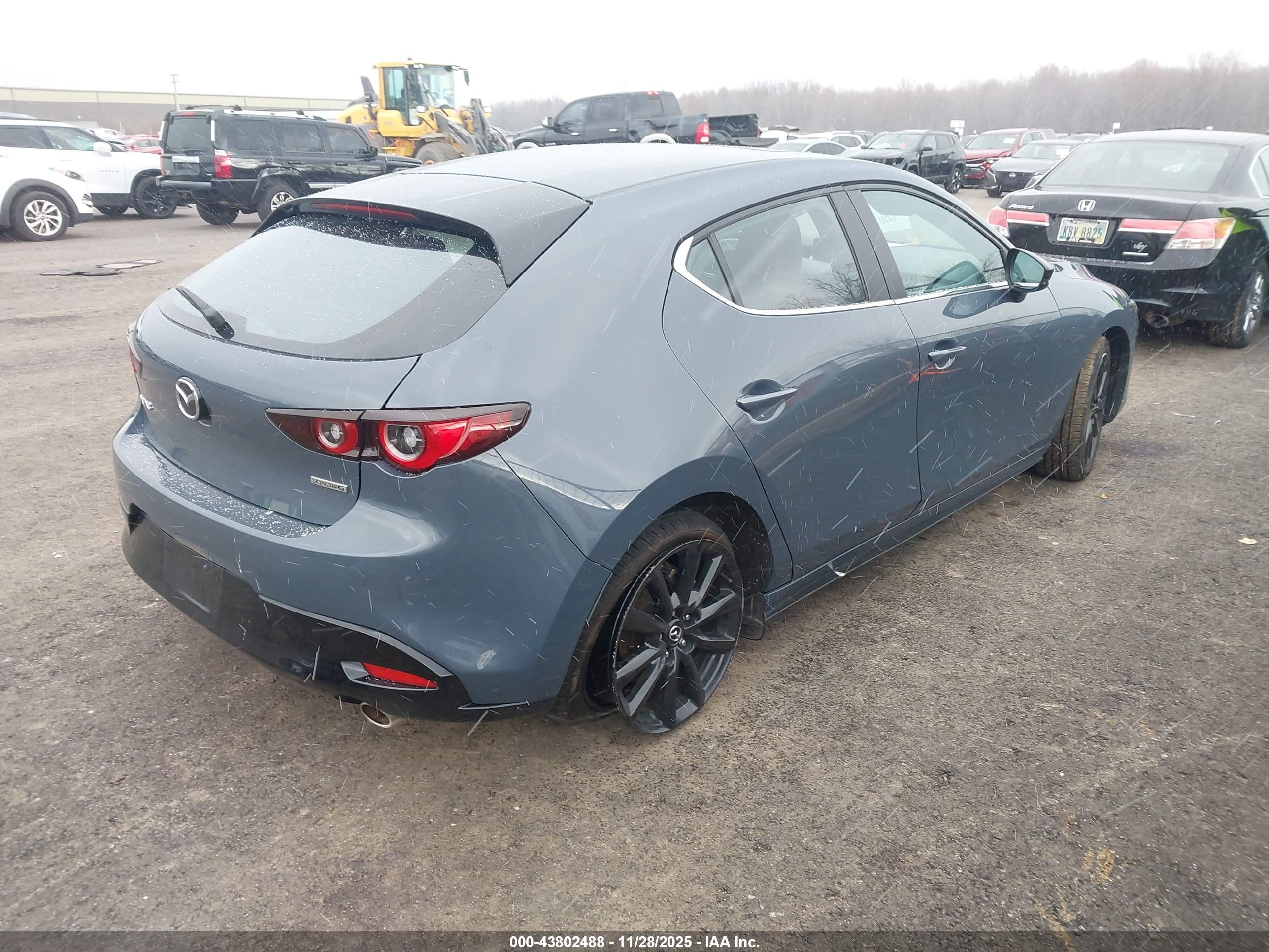 MAZDA MAZDA3 image 4