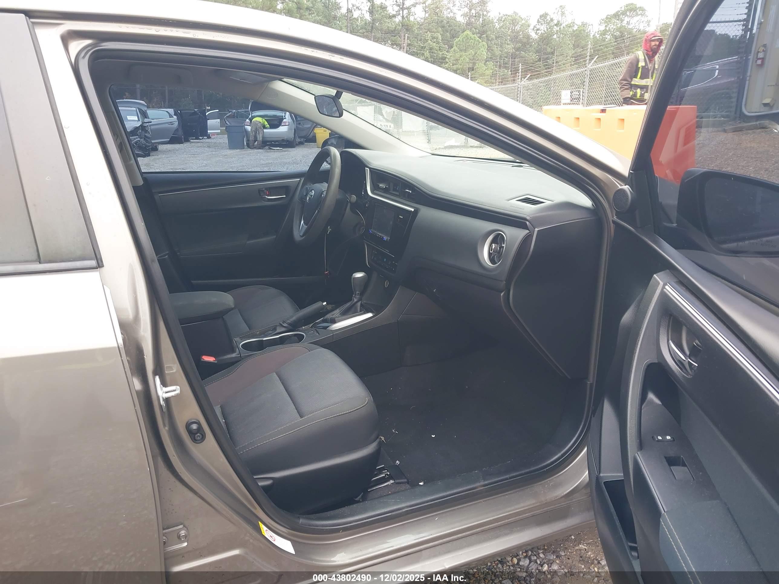 TOYOTA COROLLA image 5