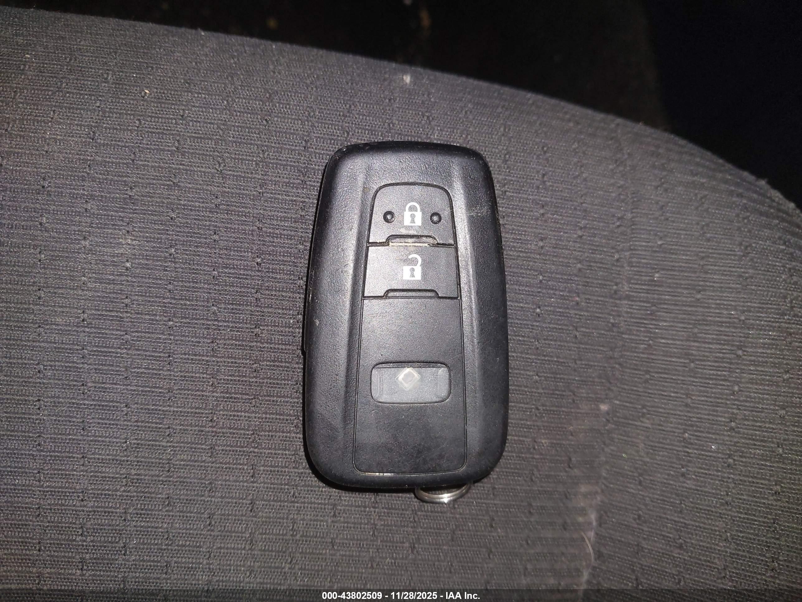 TOYOTA C-HR image 11