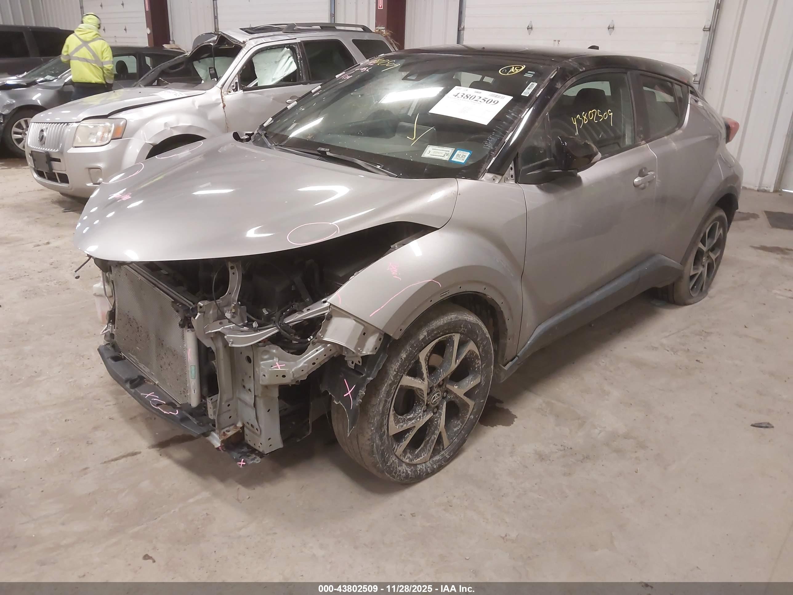 TOYOTA C-HR image 2