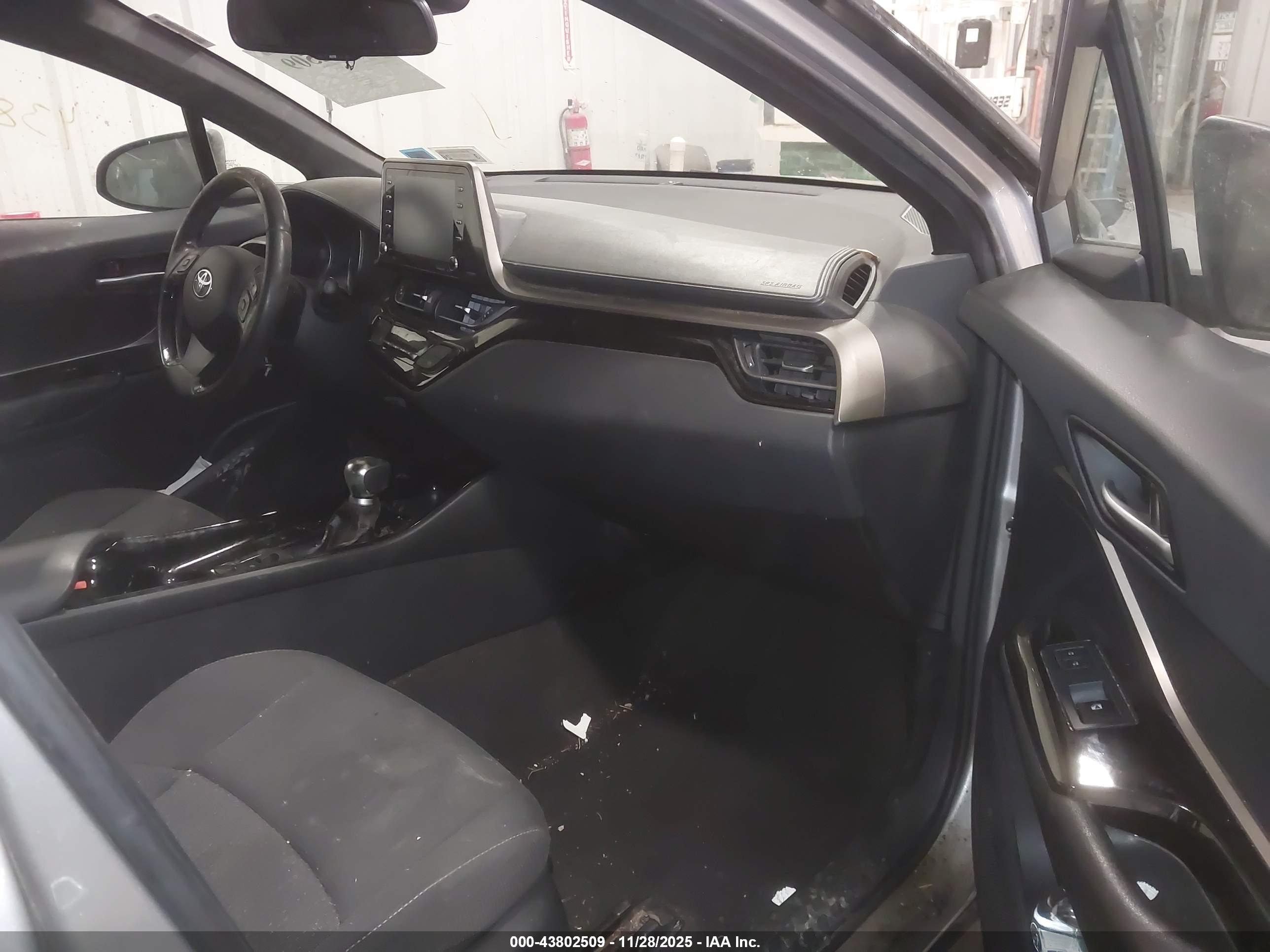 TOYOTA C-HR image 5