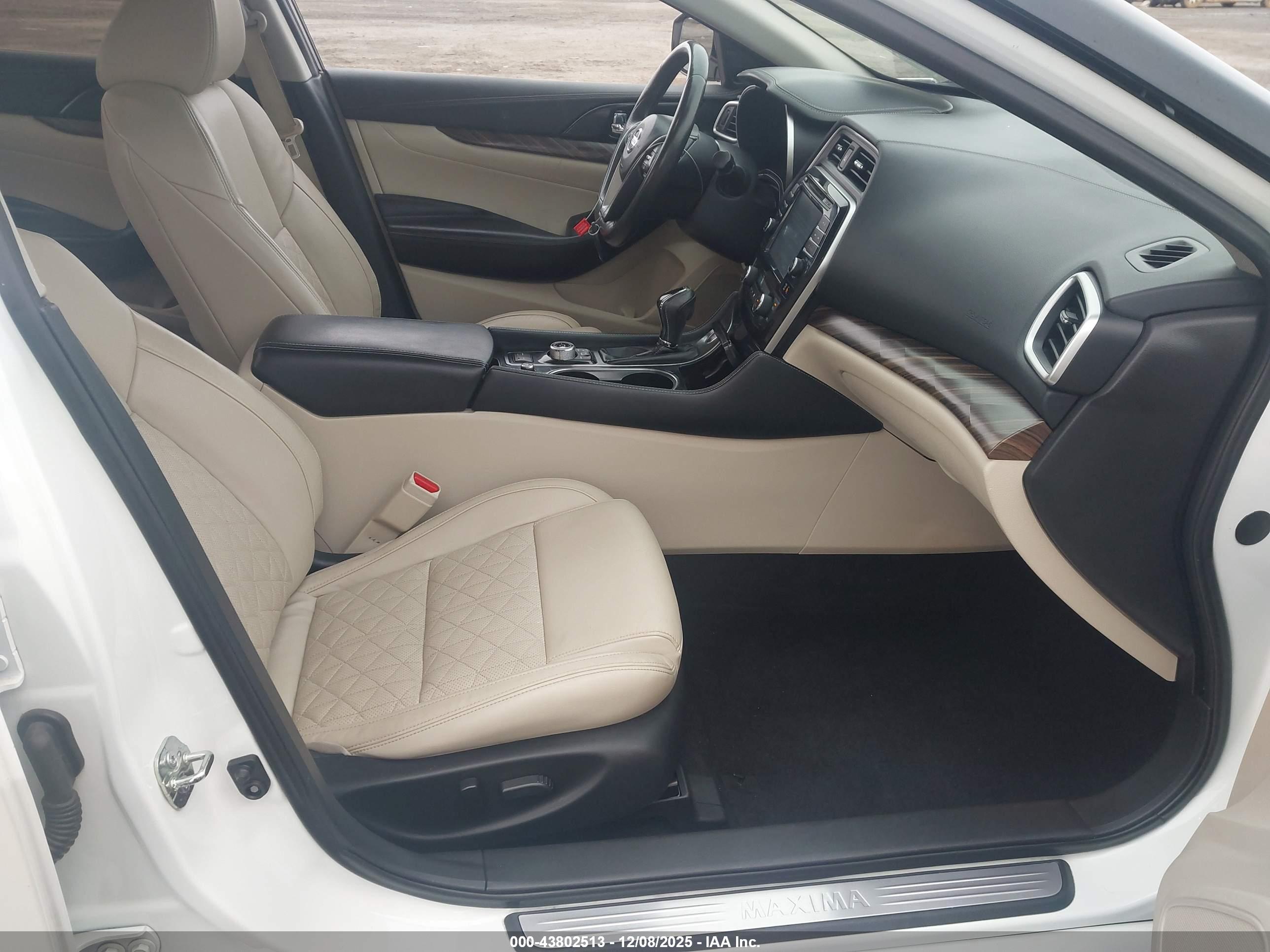 NISSAN MAXIMA image 5