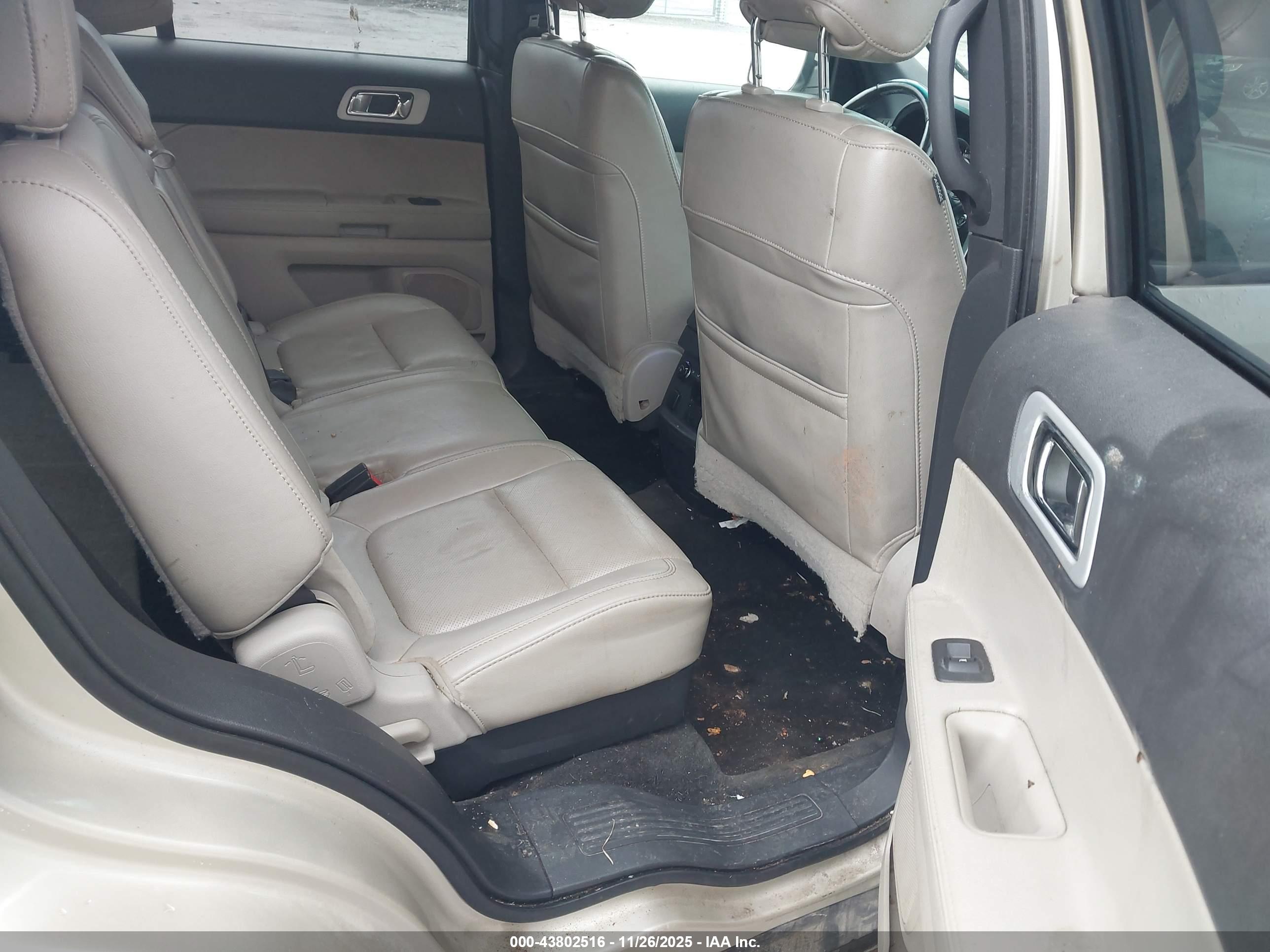 FORD EXPLORER image 8
