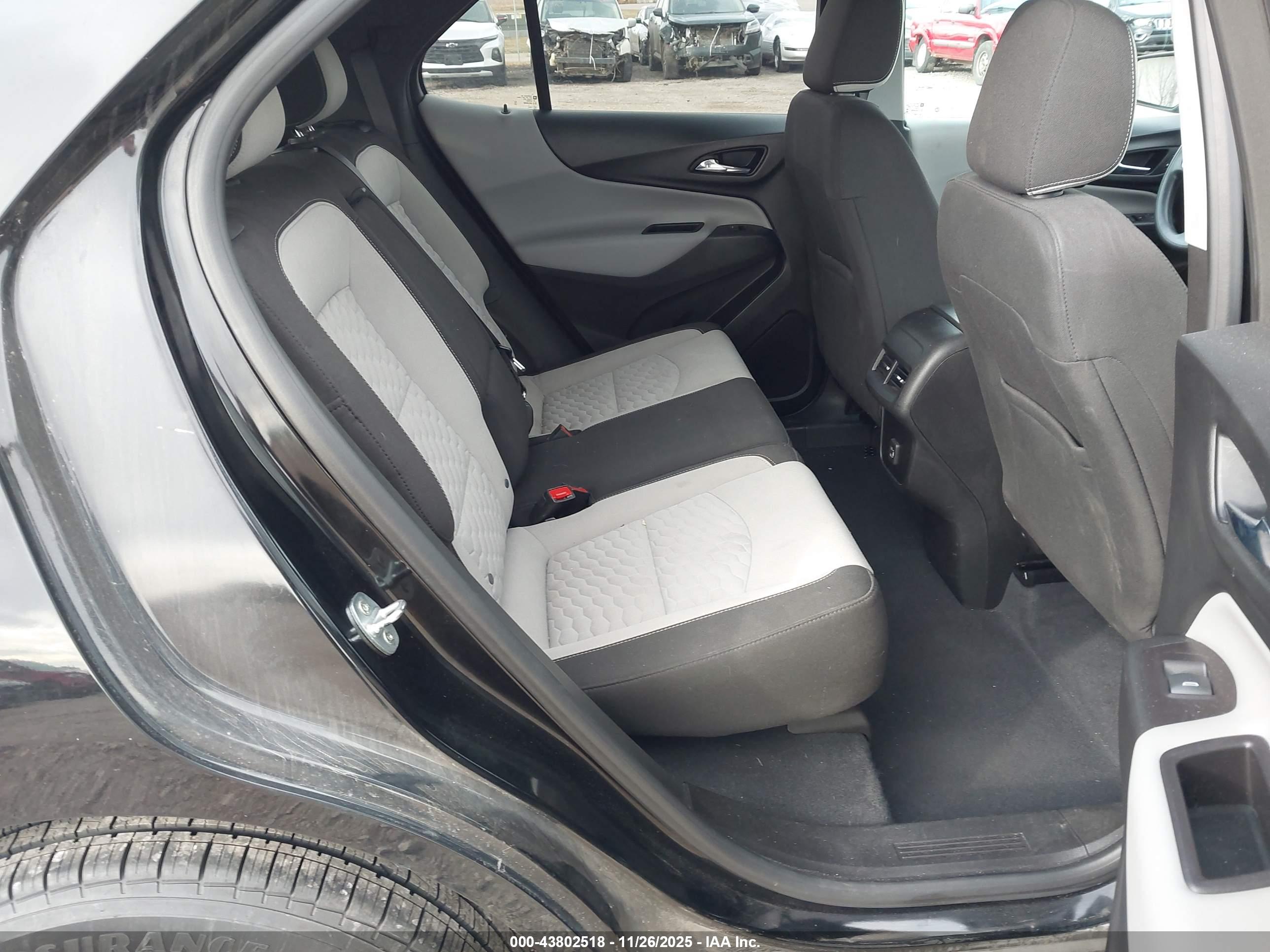 CHEVROLET EQUINOX image 8