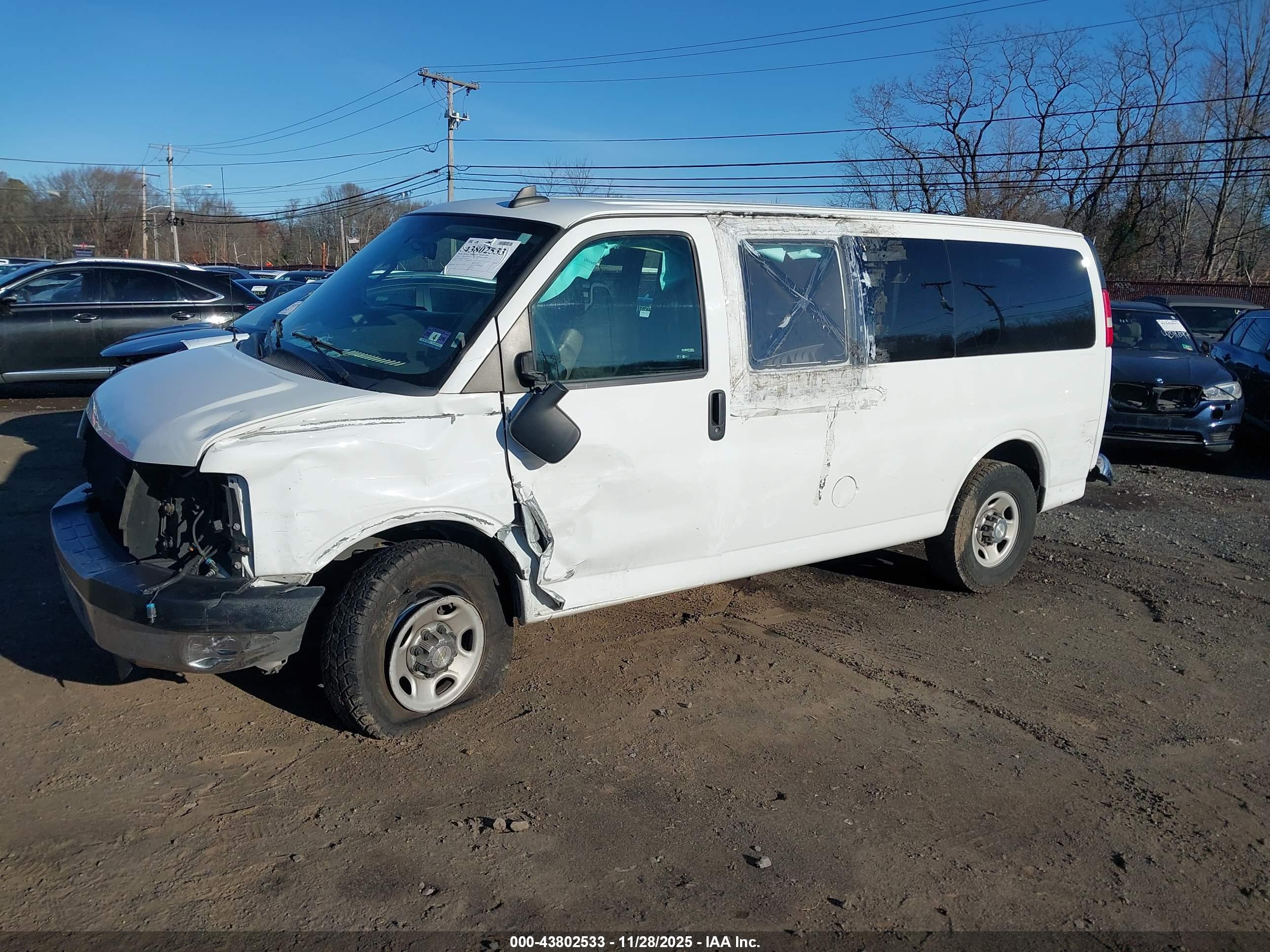 CHEVROLET EXPRESS image 6