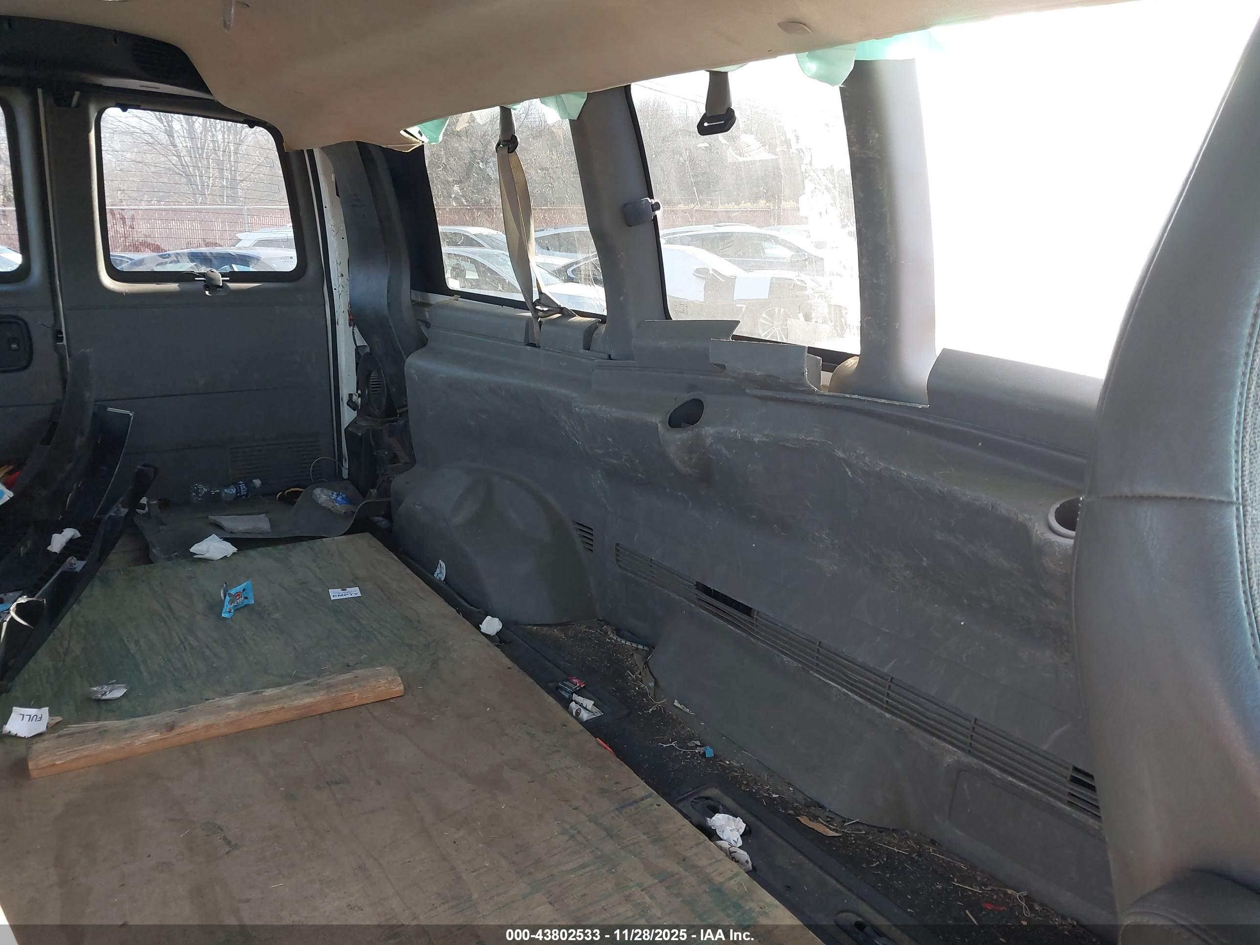 CHEVROLET EXPRESS image 8