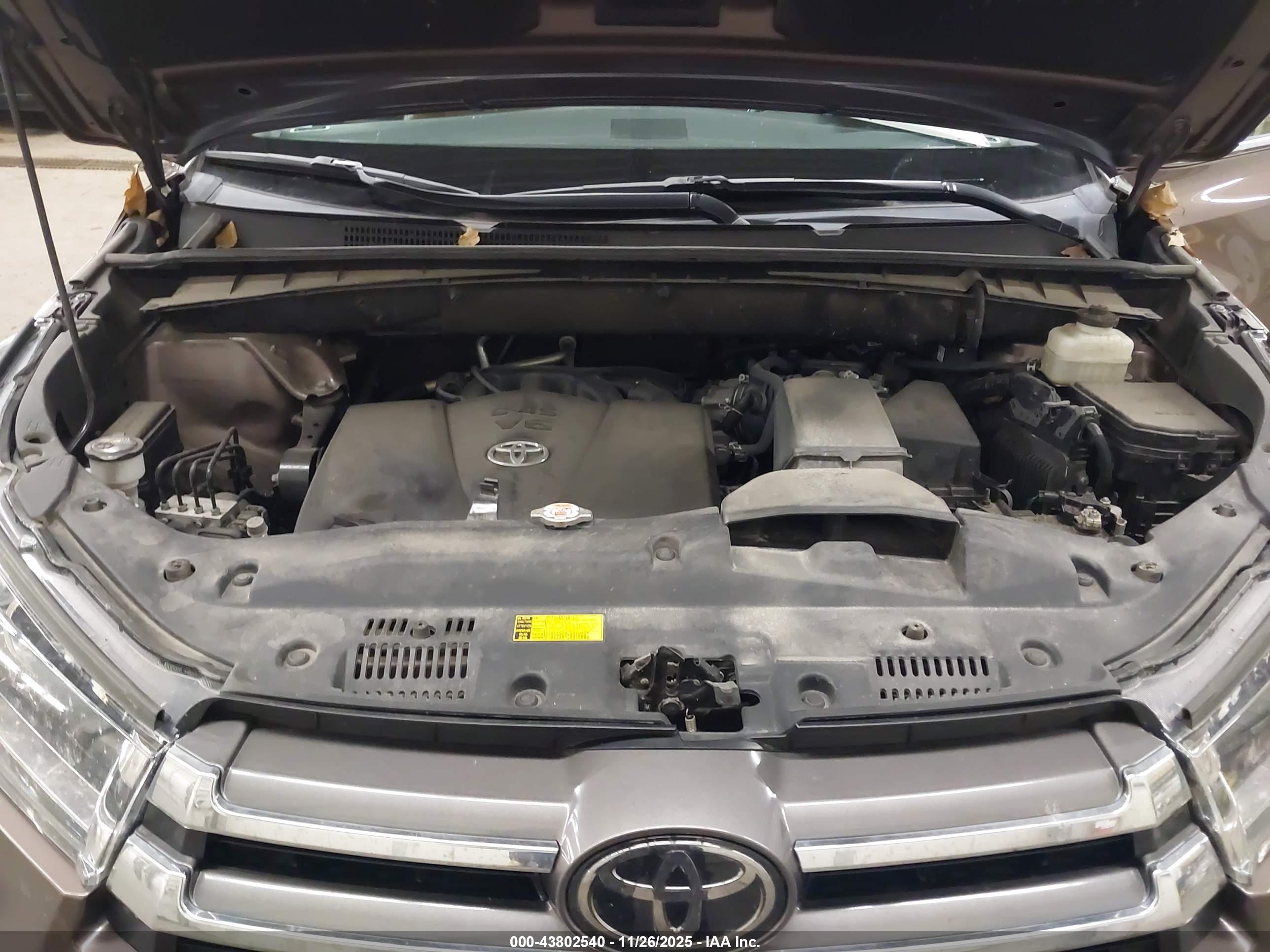 TOYOTA HIGHLANDER image 10