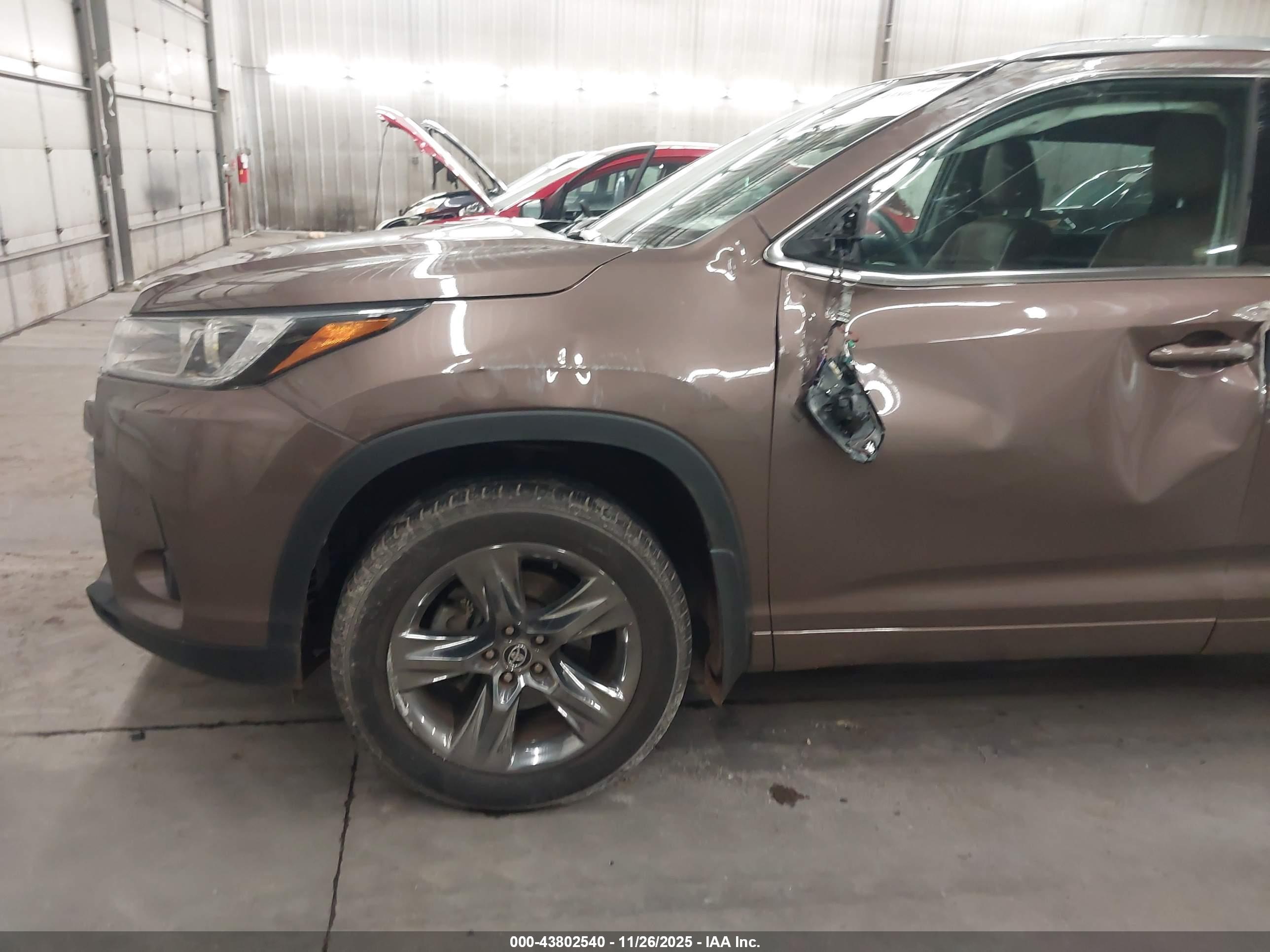 TOYOTA HIGHLANDER image 6
