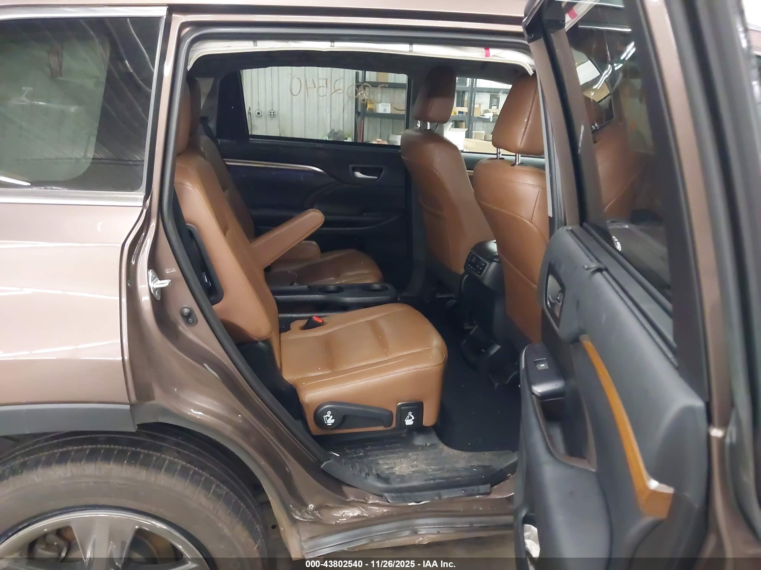 TOYOTA HIGHLANDER image 8
