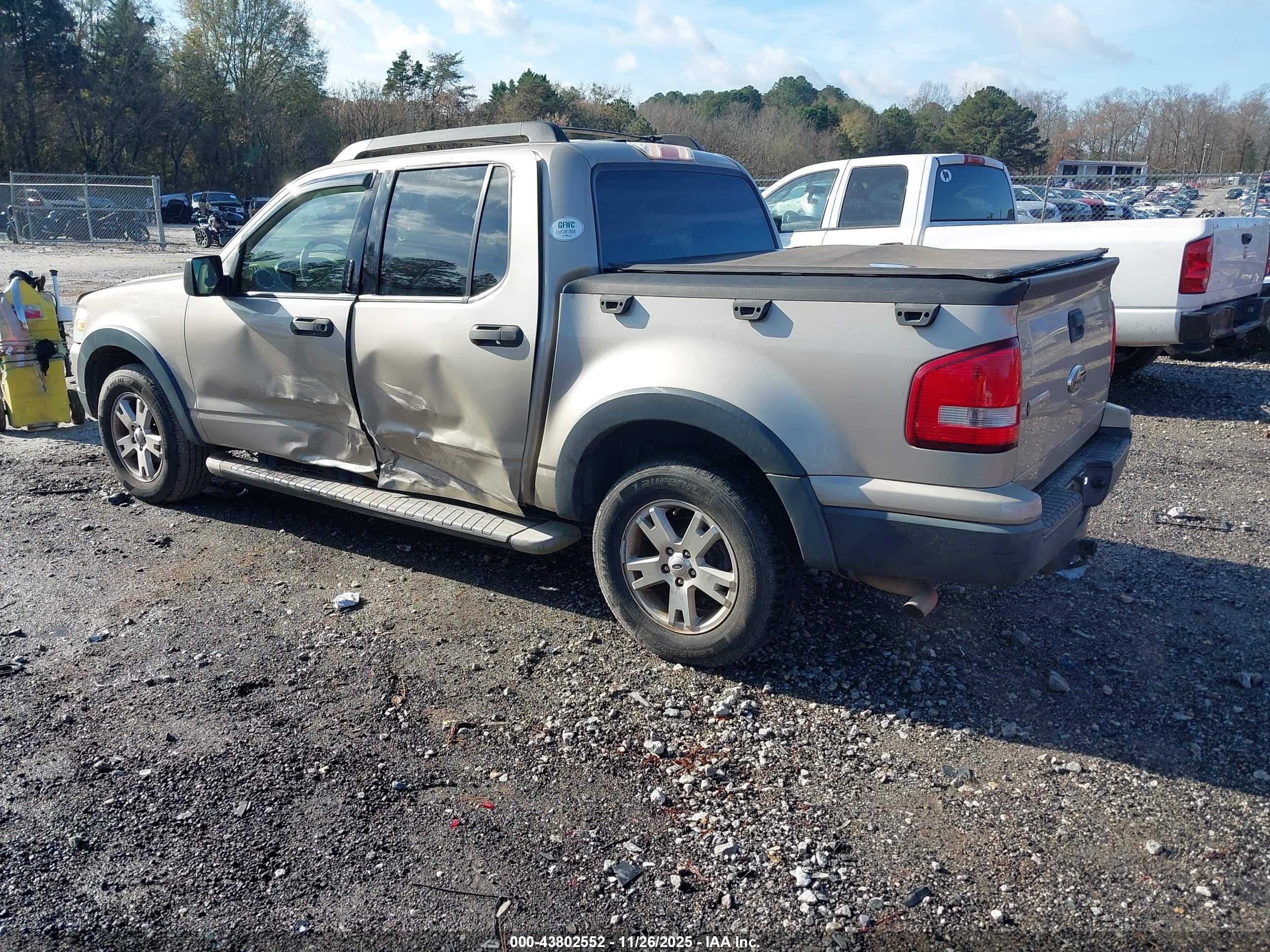 FORD EXPLORER image 3