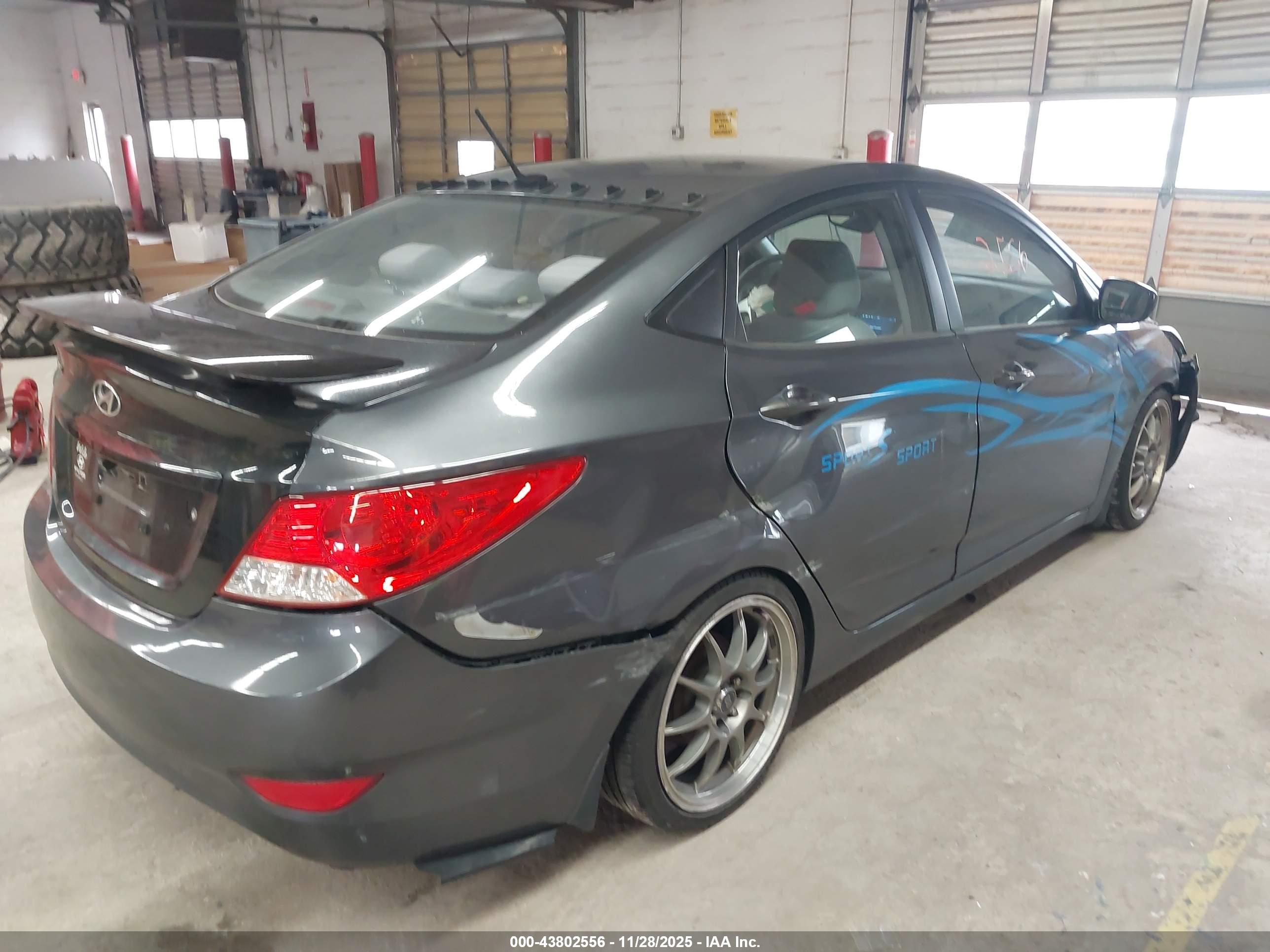 HYUNDAI ACCENT image 4