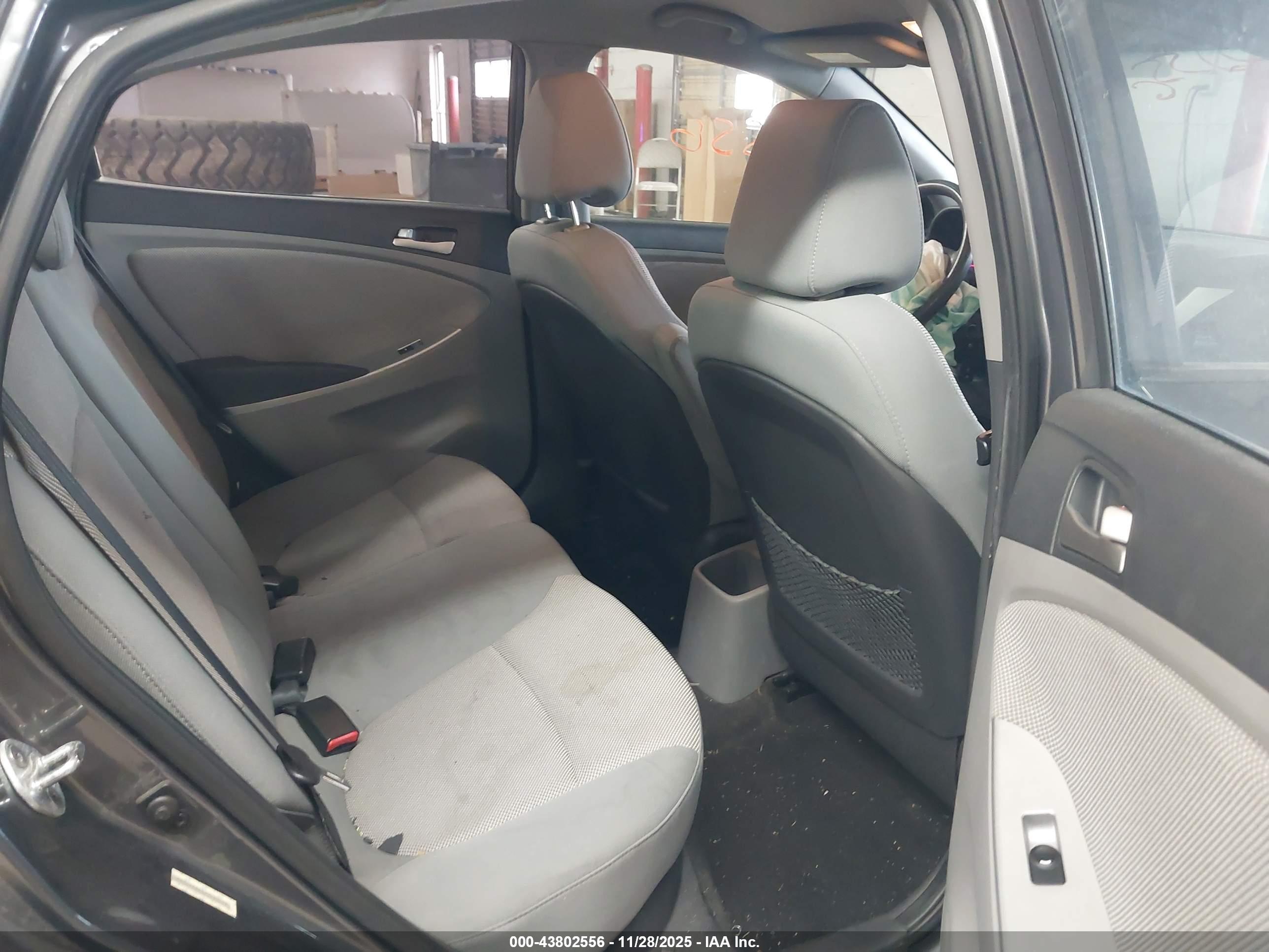 HYUNDAI ACCENT image 8