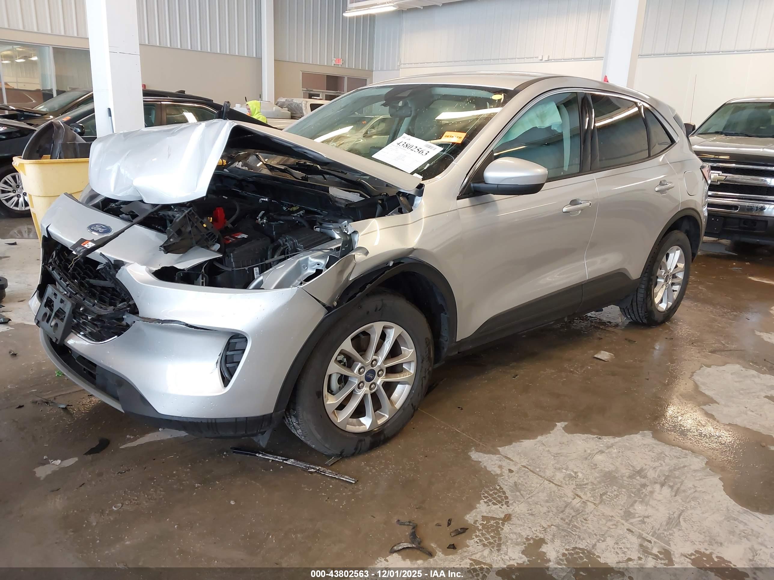 FORD ESCAPE image 2
