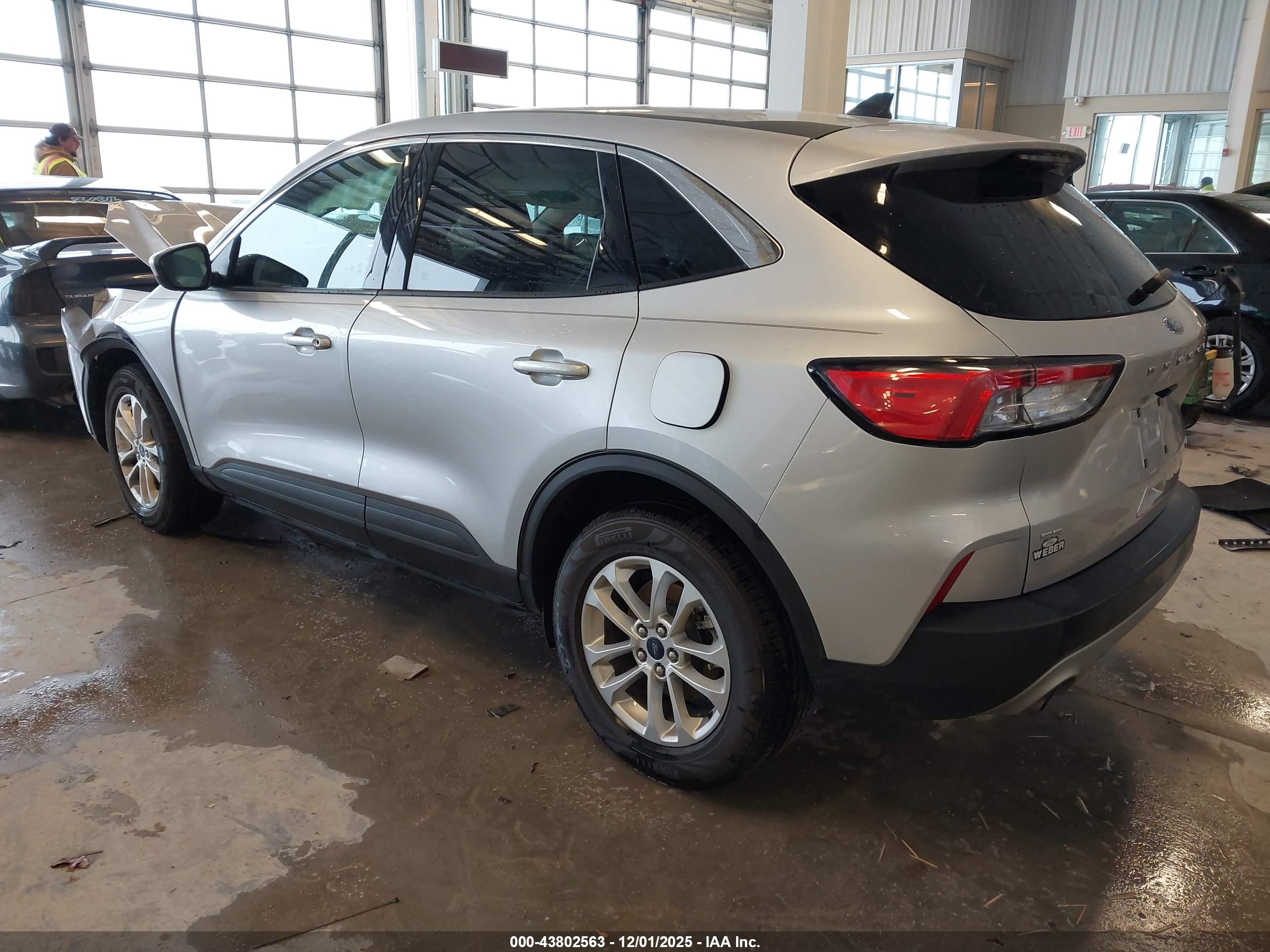 FORD ESCAPE image 3
