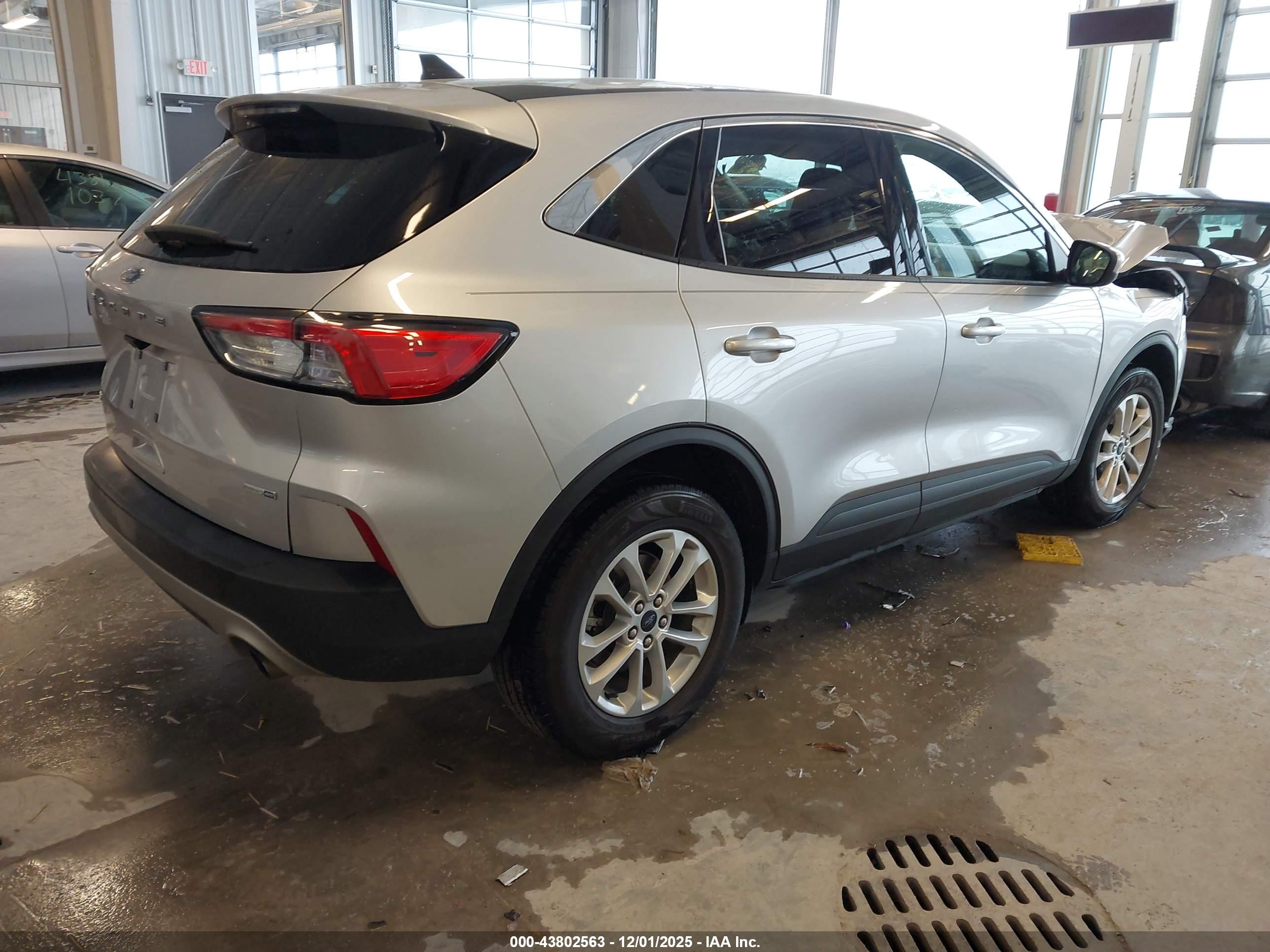 FORD ESCAPE image 4