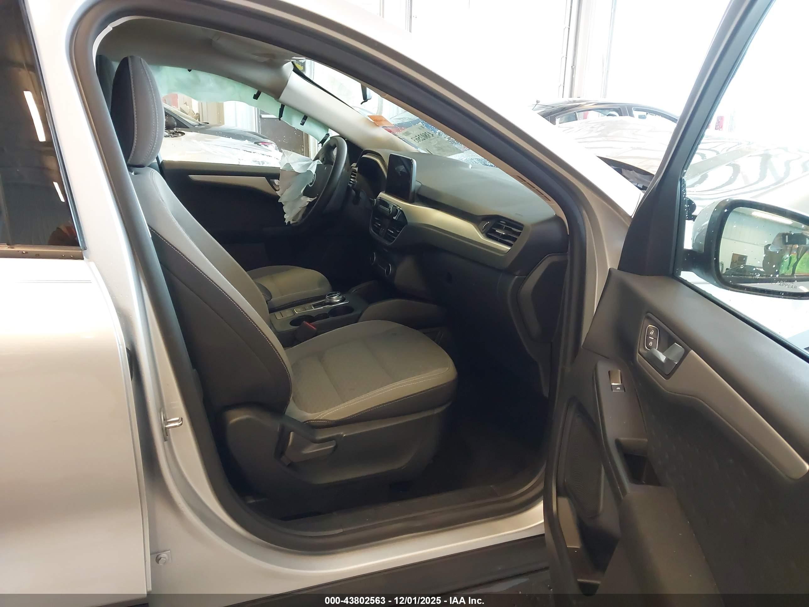 FORD ESCAPE image 5