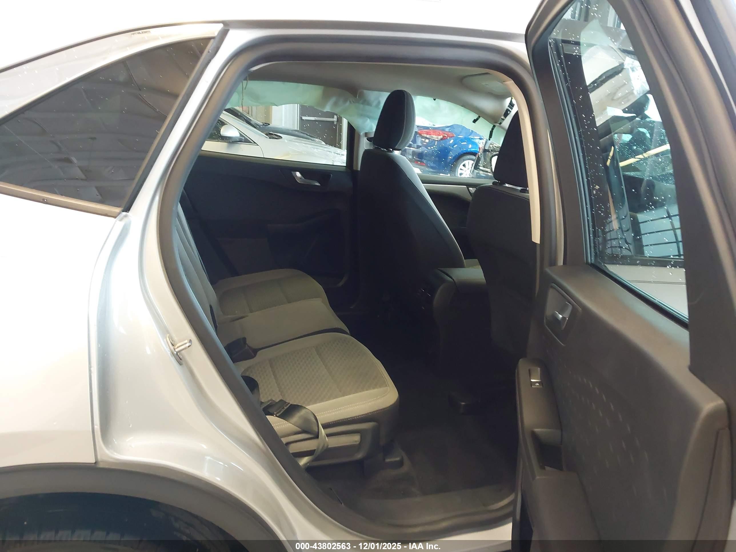 FORD ESCAPE image 8