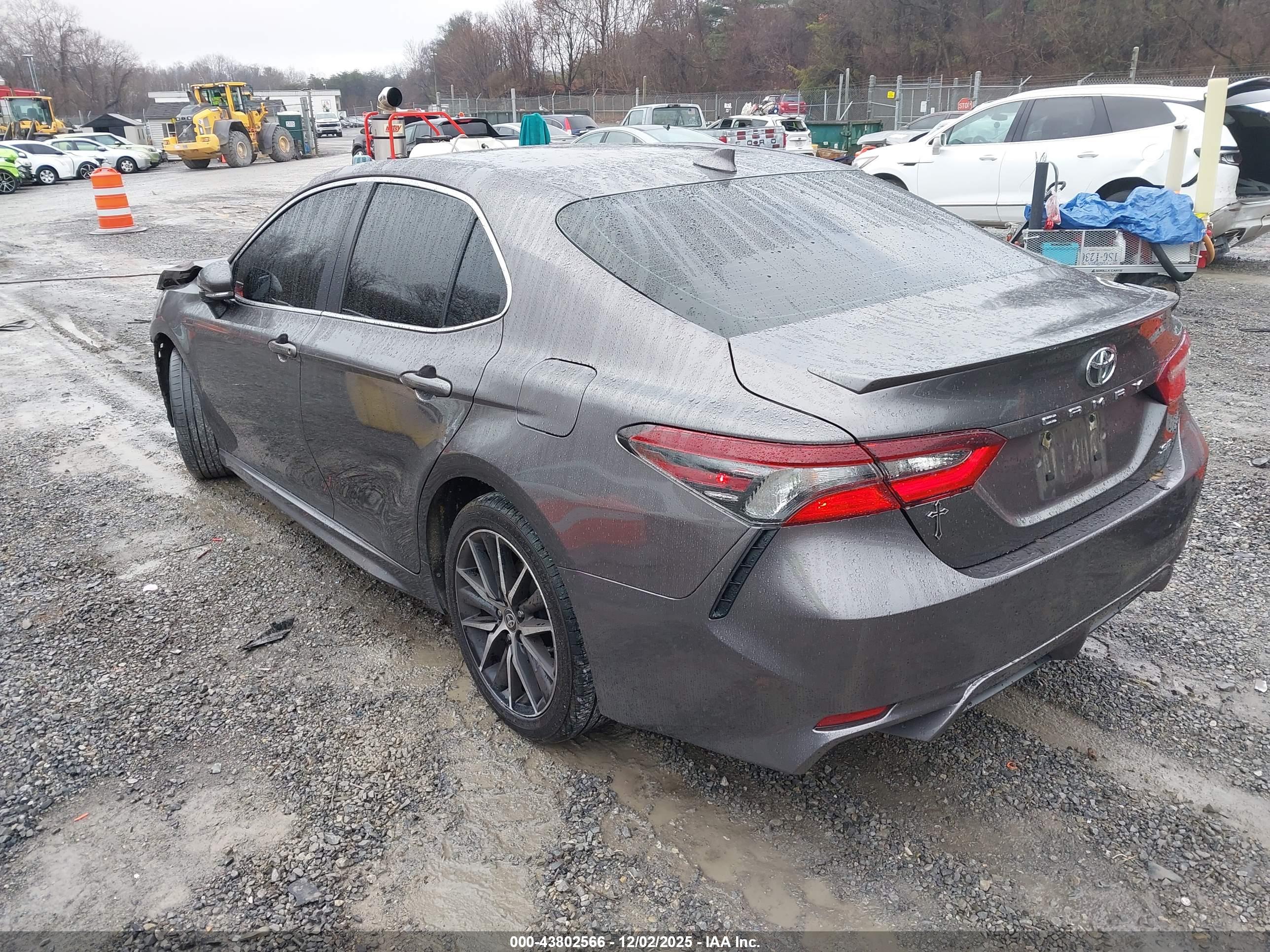TOYOTA CAMRY image 3