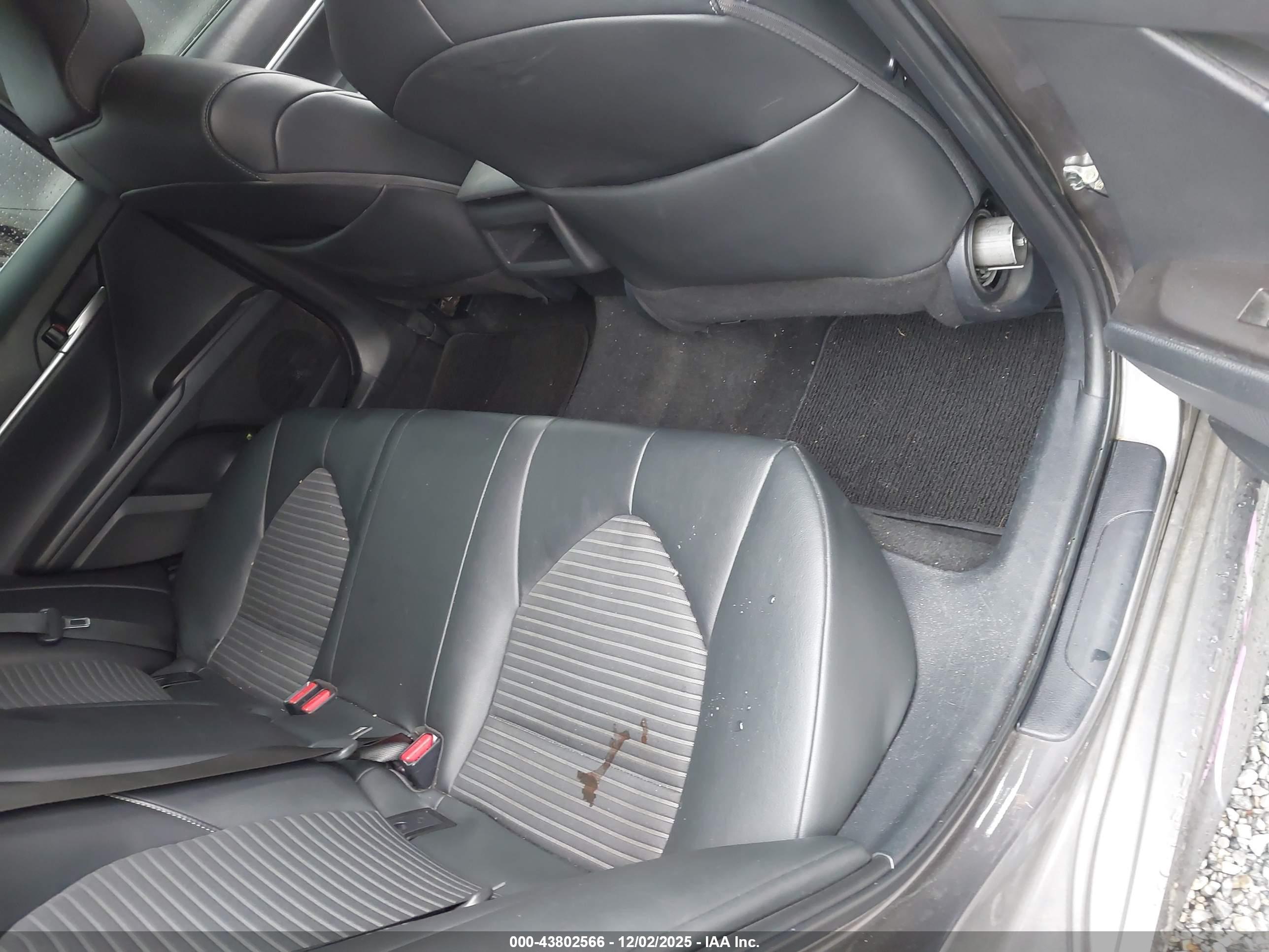 TOYOTA CAMRY image 8