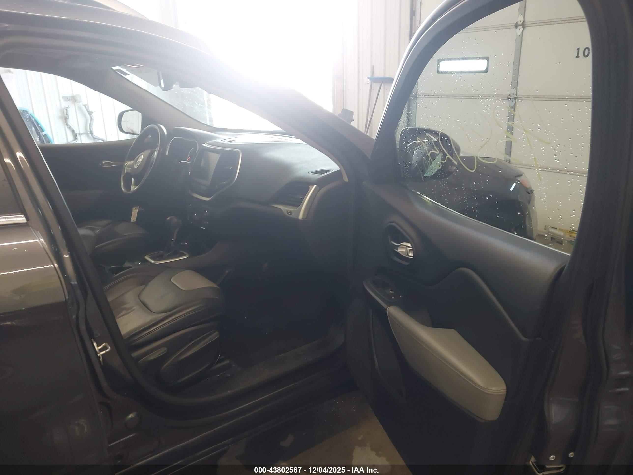JEEP CHEROKEE image 5