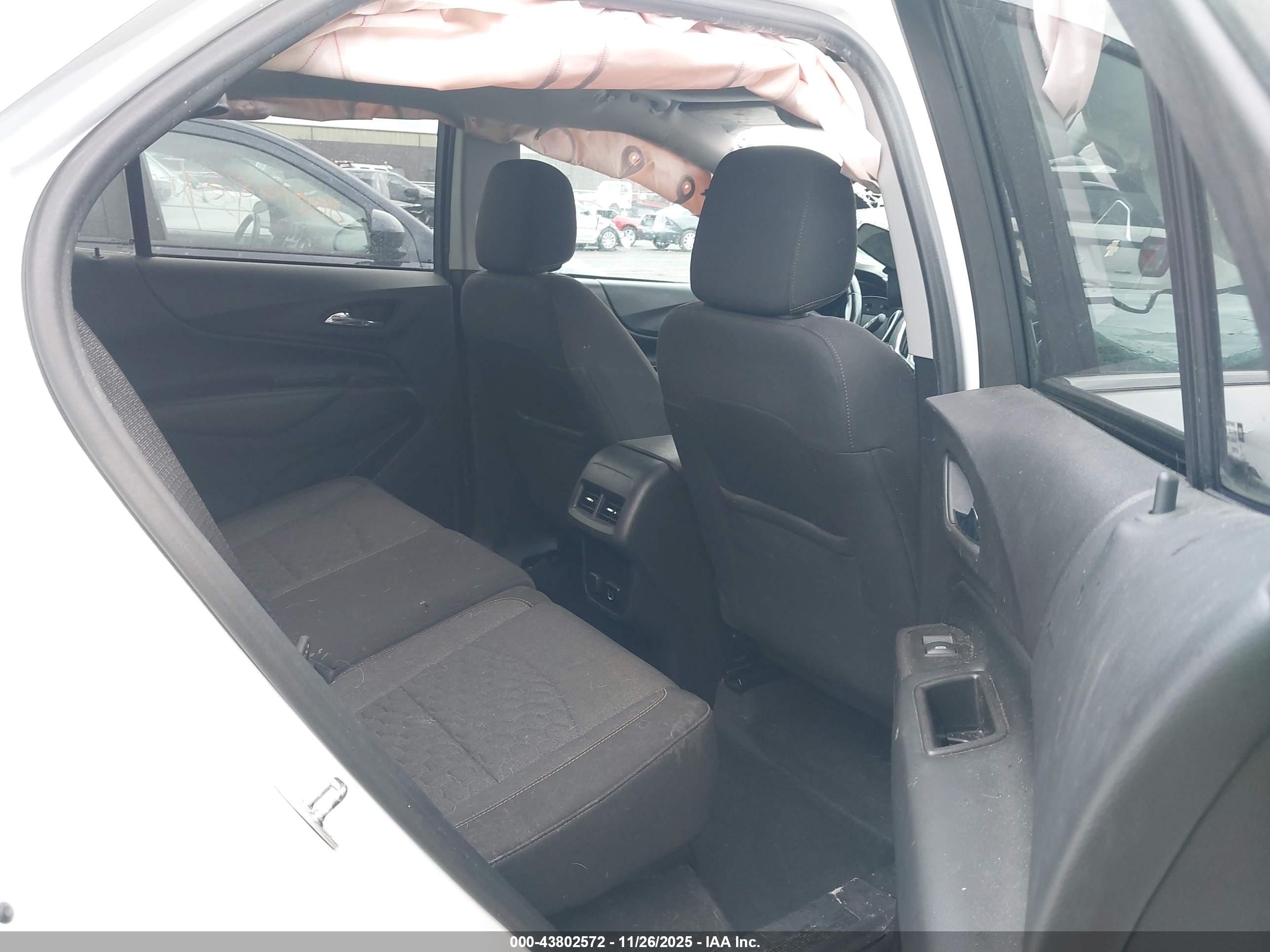 CHEVROLET EQUINOX image 8