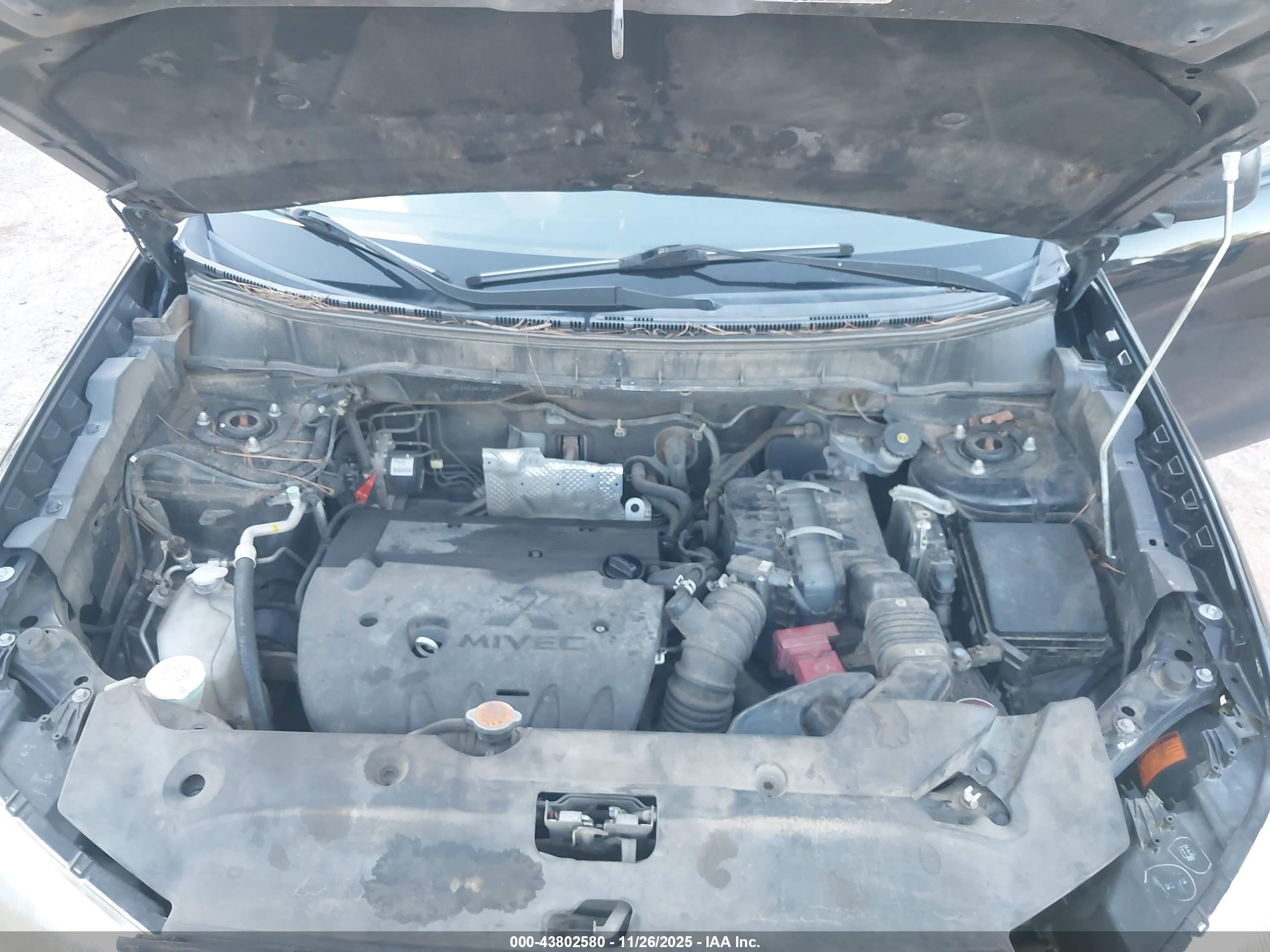 MITSUBISHI OUTLANDER image 10