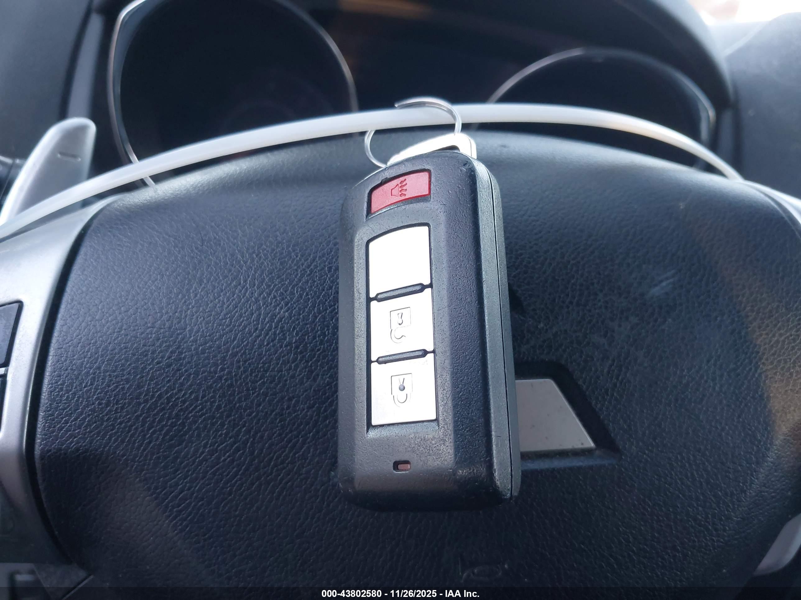 MITSUBISHI OUTLANDER image 11