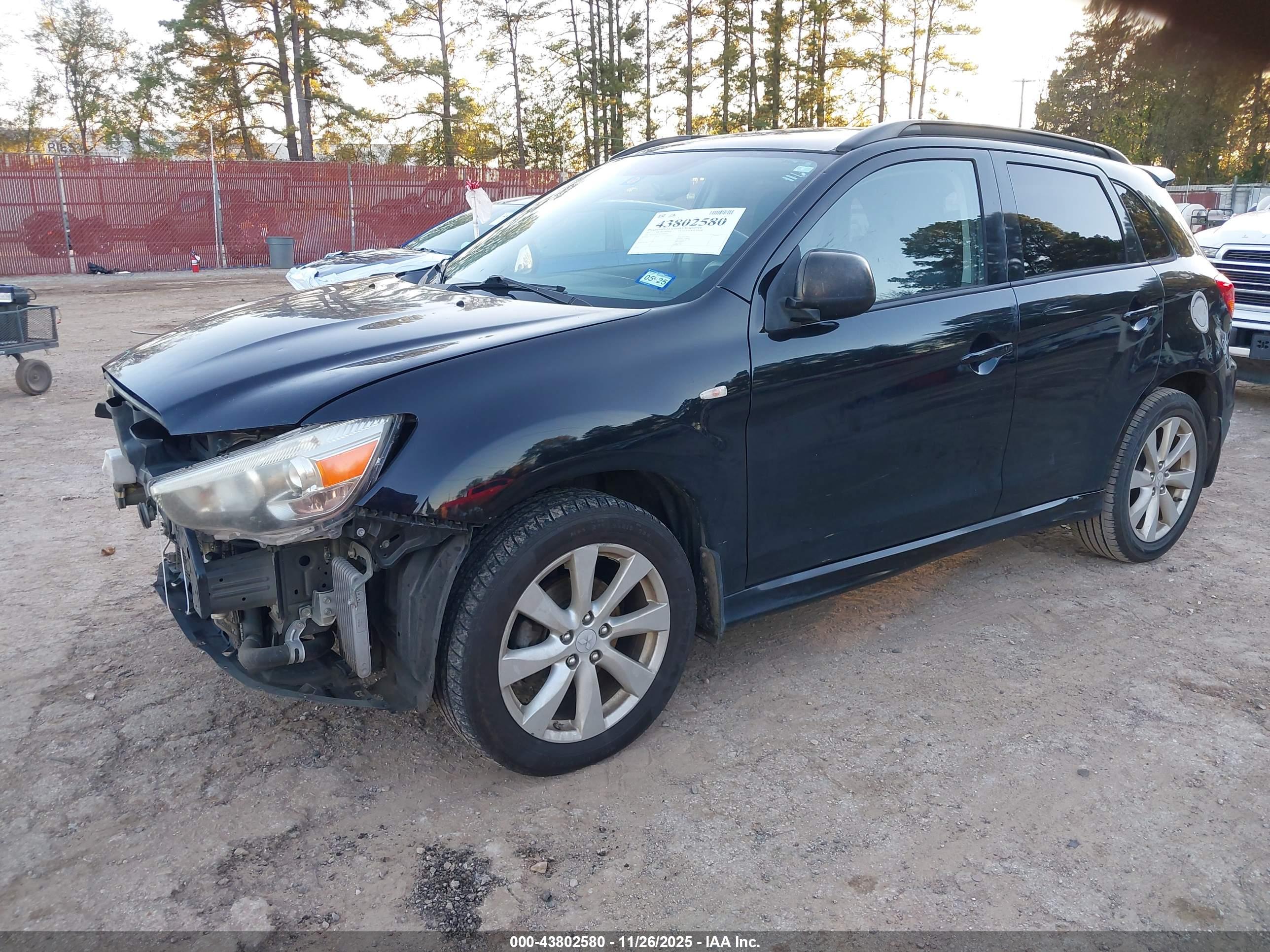 MITSUBISHI OUTLANDER image 2